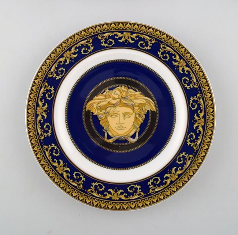 Gianni Versace for Rosenthal, 5 Plates, Medusa and Floral Motifs In Excellent Condition In Copenhagen, DK