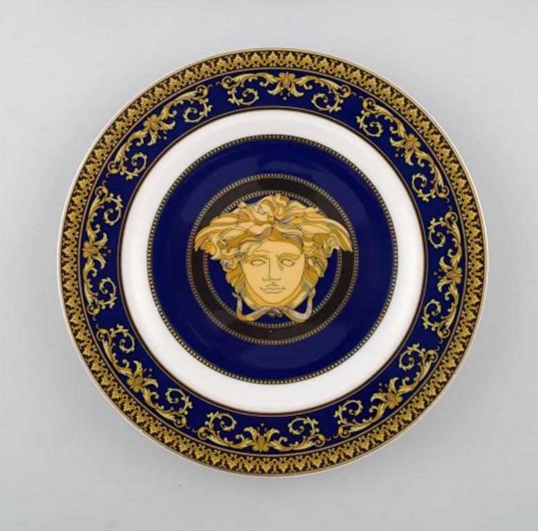 Gianni Versace for Rosenthal, 5 Plates, Medusa and Floral Motifs In Excellent Condition In København, Copenhagen