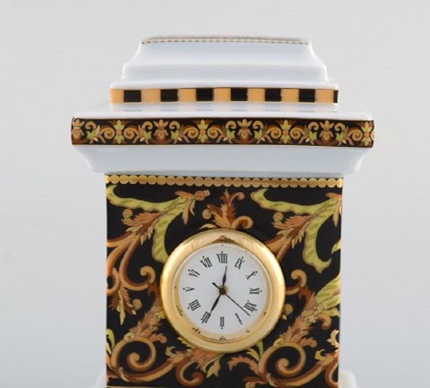 Gianni Versace for Rosenthal. Barocco miniature clock in porcelain with gold decoration, late 20th century.
In perfect condition.
Measures: 8.5 x 5.5 cm
Stamped.