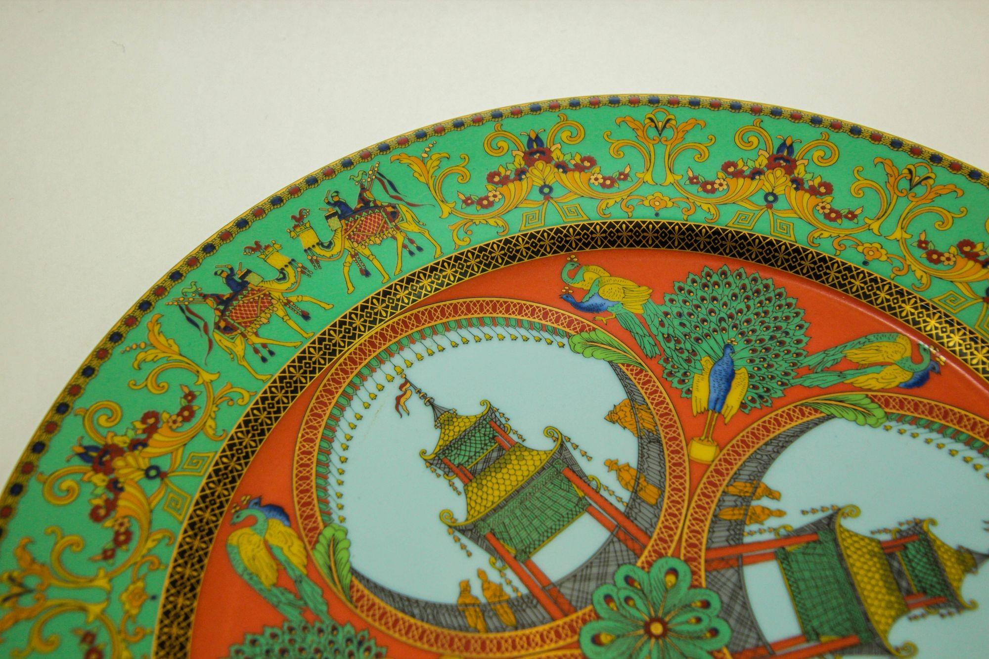 Assiette en porcelaine Le Voyage de Marco Polo de Gianni Versace pour Rosenthal en vente 4