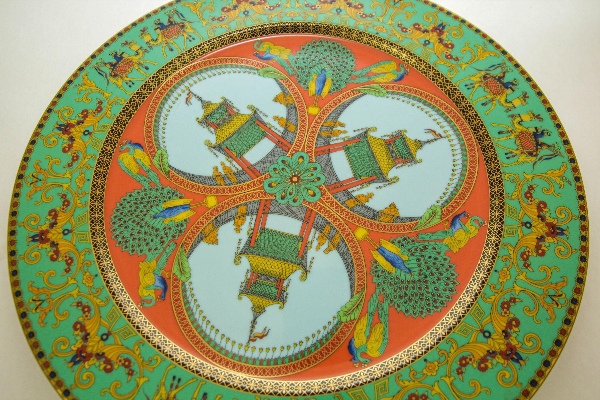 Assiette en porcelaine Le Voyage de Marco Polo de Gianni Versace pour Rosenthal en vente 5