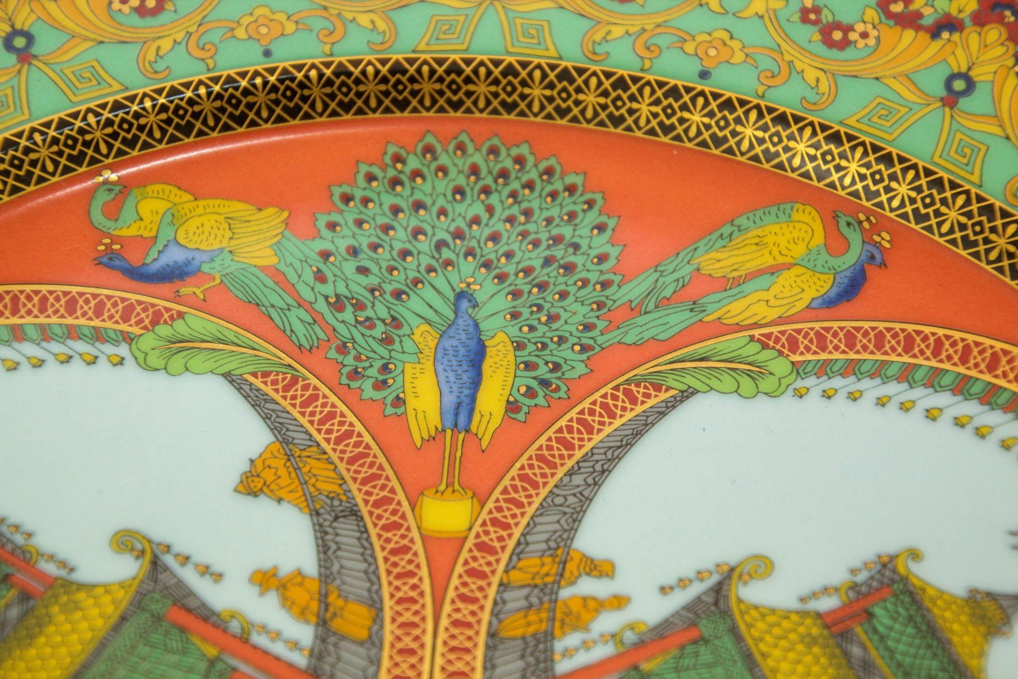 Assiette en porcelaine Le Voyage de Marco Polo de Gianni Versace pour Rosenthal en vente 8