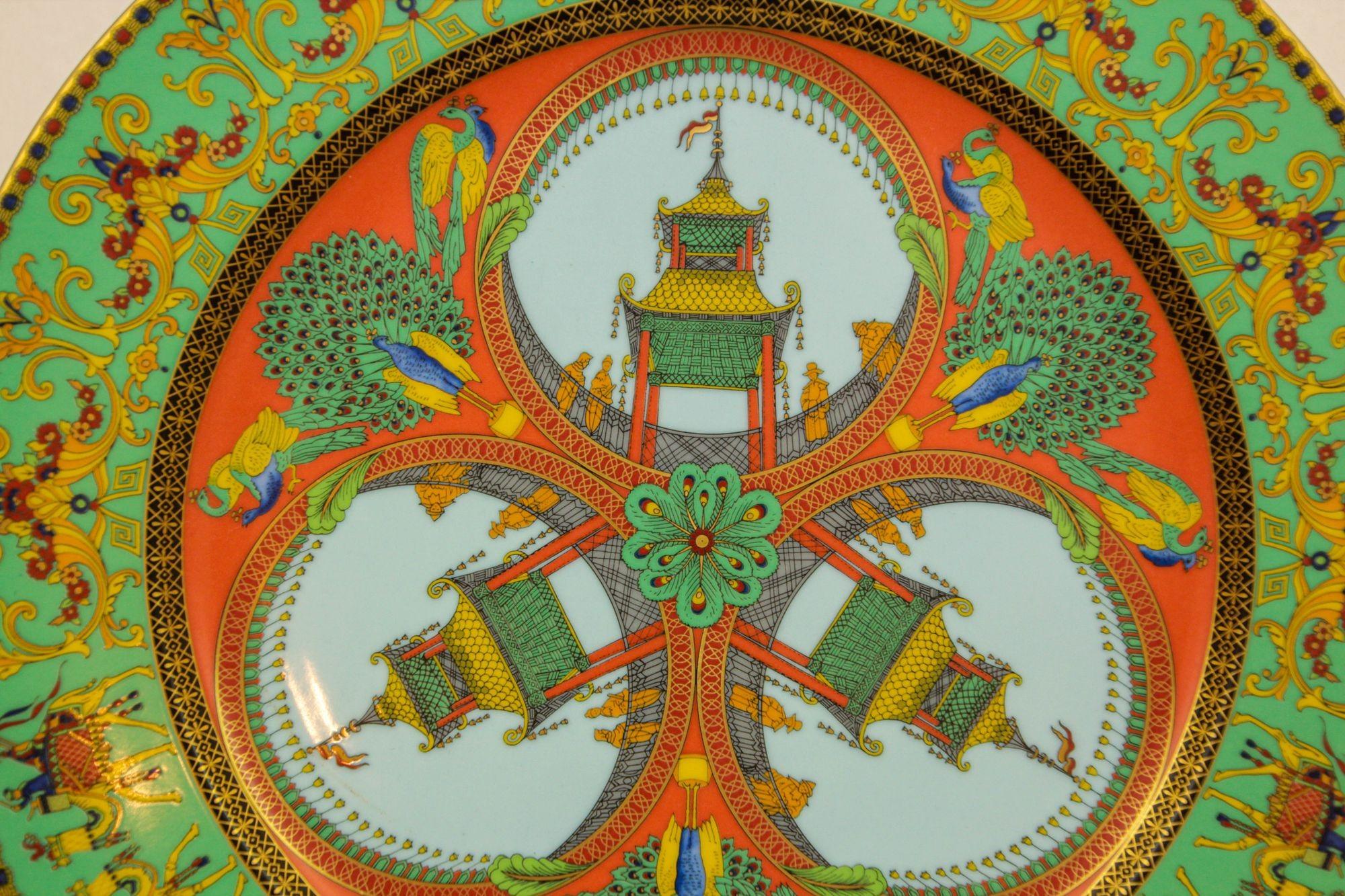 Chinoiseries Assiette en porcelaine Le Voyage de Marco Polo de Gianni Versace pour Rosenthal en vente