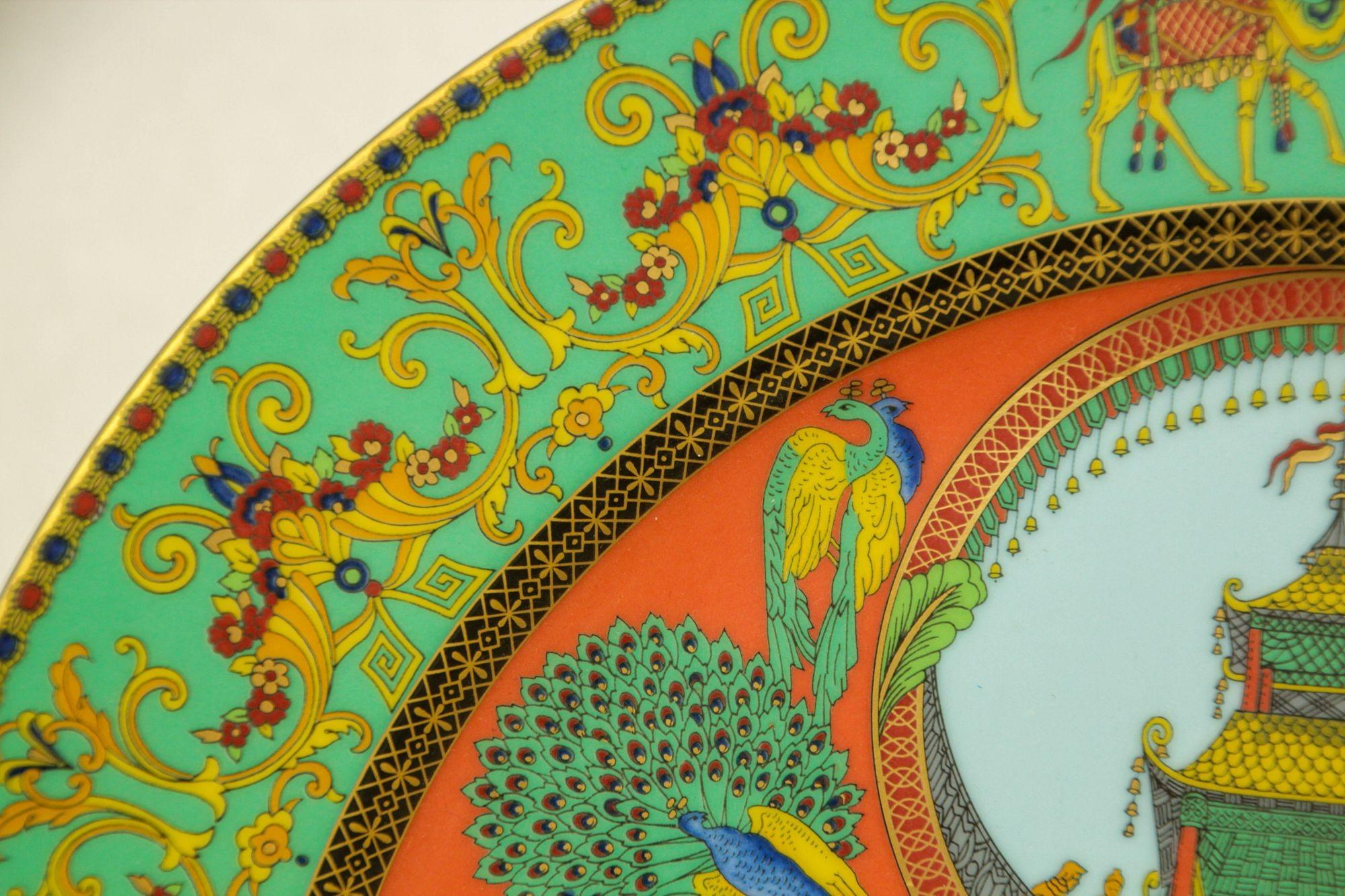 italien Assiette en porcelaine Le Voyage de Marco Polo de Gianni Versace pour Rosenthal en vente