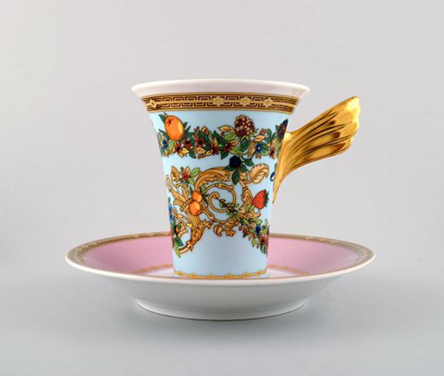 Gianni Versace for Rosenthal. Set of 6 coffee cups with saucers. Medusa and floral motifs.
In perfect condition.
Cup measures: 11.5 cm x 9.5 cm. Saucer measures: 14.5 cm.
Stamped.