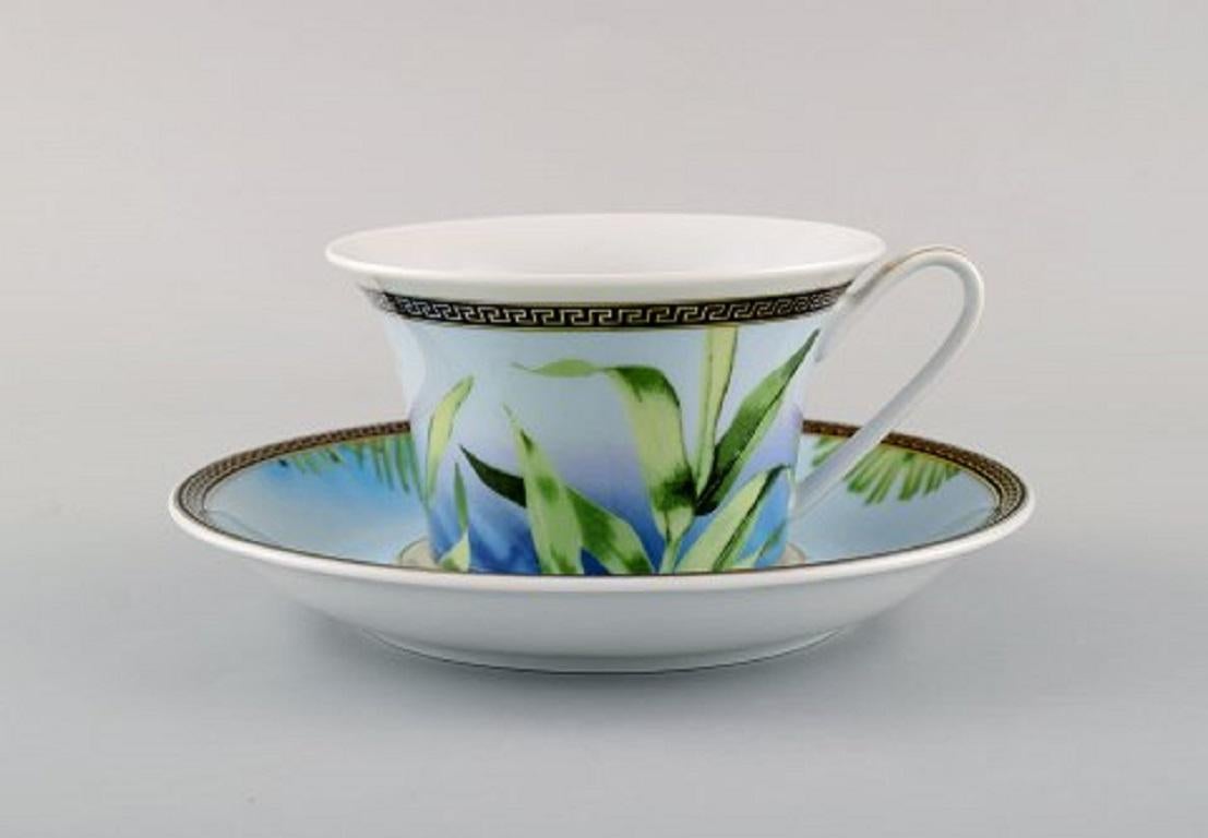 Gianni Versace for Rosenthal. Six Jungle tea cups with saucer in porcelain with gold decoration and green leaves, late 20th century.
In perfect condition.
The cup measures: 10 x 6 cm.
The saucer measures: 16 cm.
Stamped.