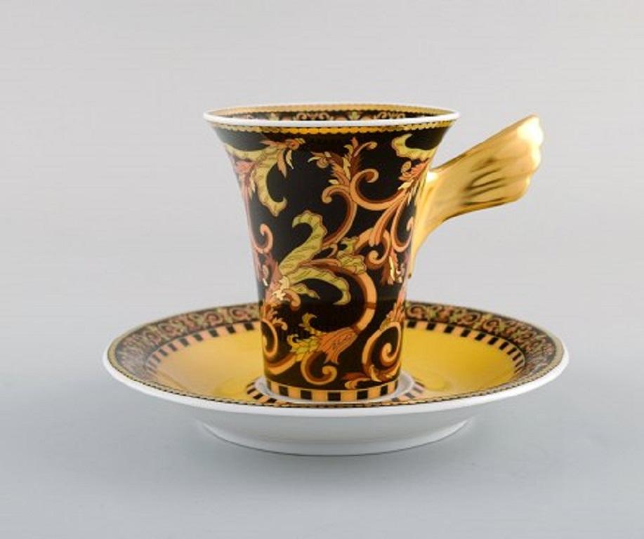 Gianni Versace for Rosenthal. Two Barocco coffee cups with saucers in porcelain with gold decoration, late 20th century.
In perfect condition.
The cup measures: 7.5 x 6.5 cm.
Saucer measures: 12.3 cm.
Stamped.