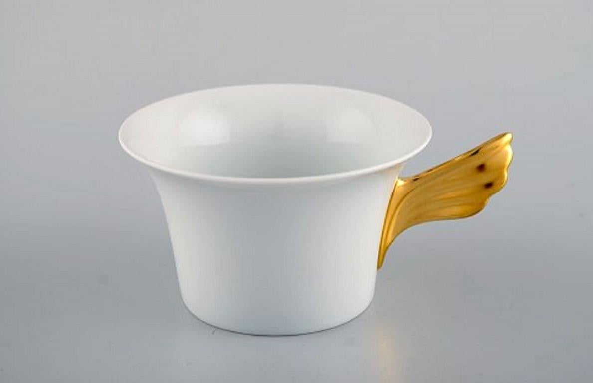 Gianni Versace for Rosenthal. Two cups in white porcelain with gold decoration. Late 20th century.
Largest cup measures: 9.5 x 9.5 cm.
Saucer diameter 16 cm.
In perfect condition.
Stamped.
 