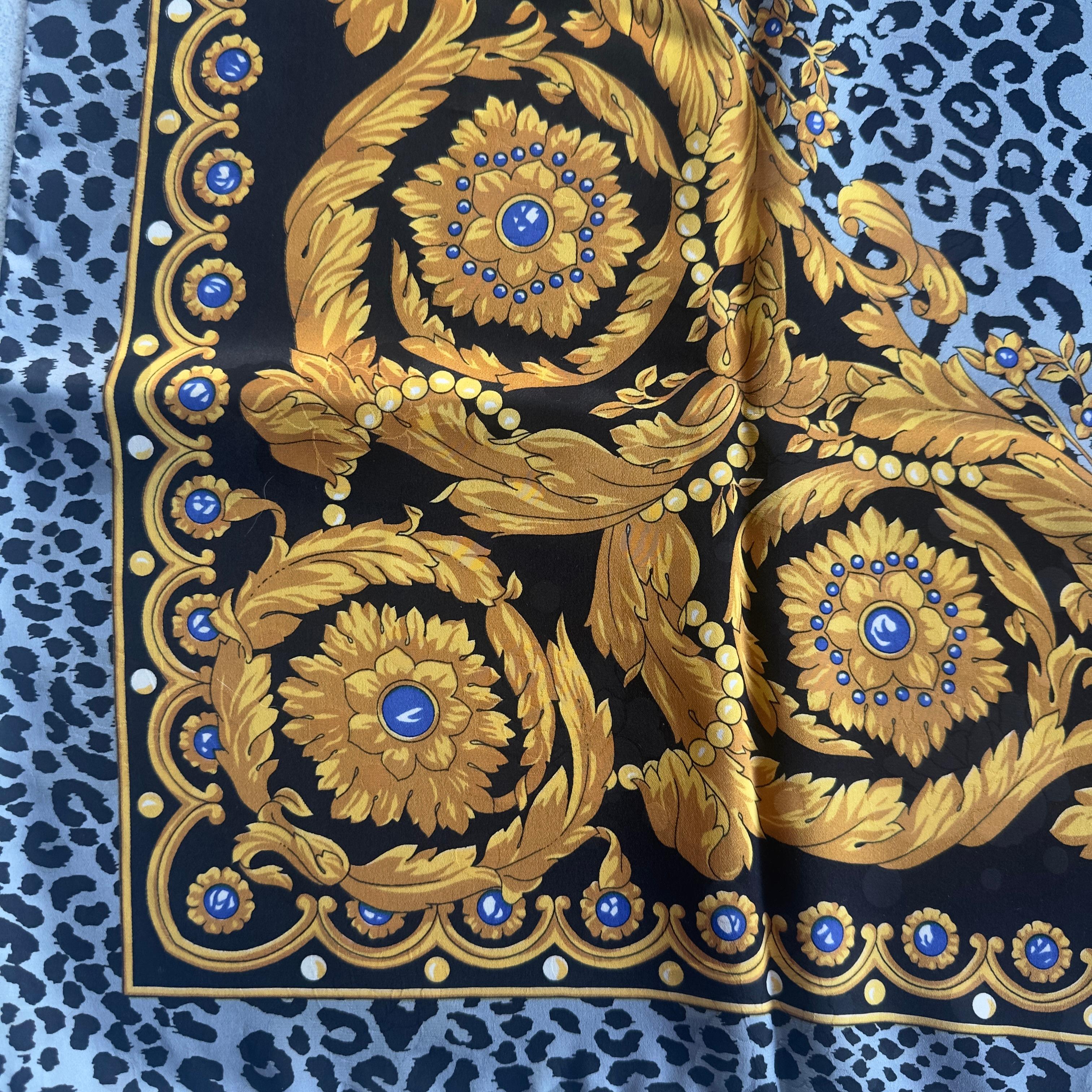 GIANNI VERSACE - Foulard Barock & Leopard anni '80/'90 - für Damen oder Herren im Angebot