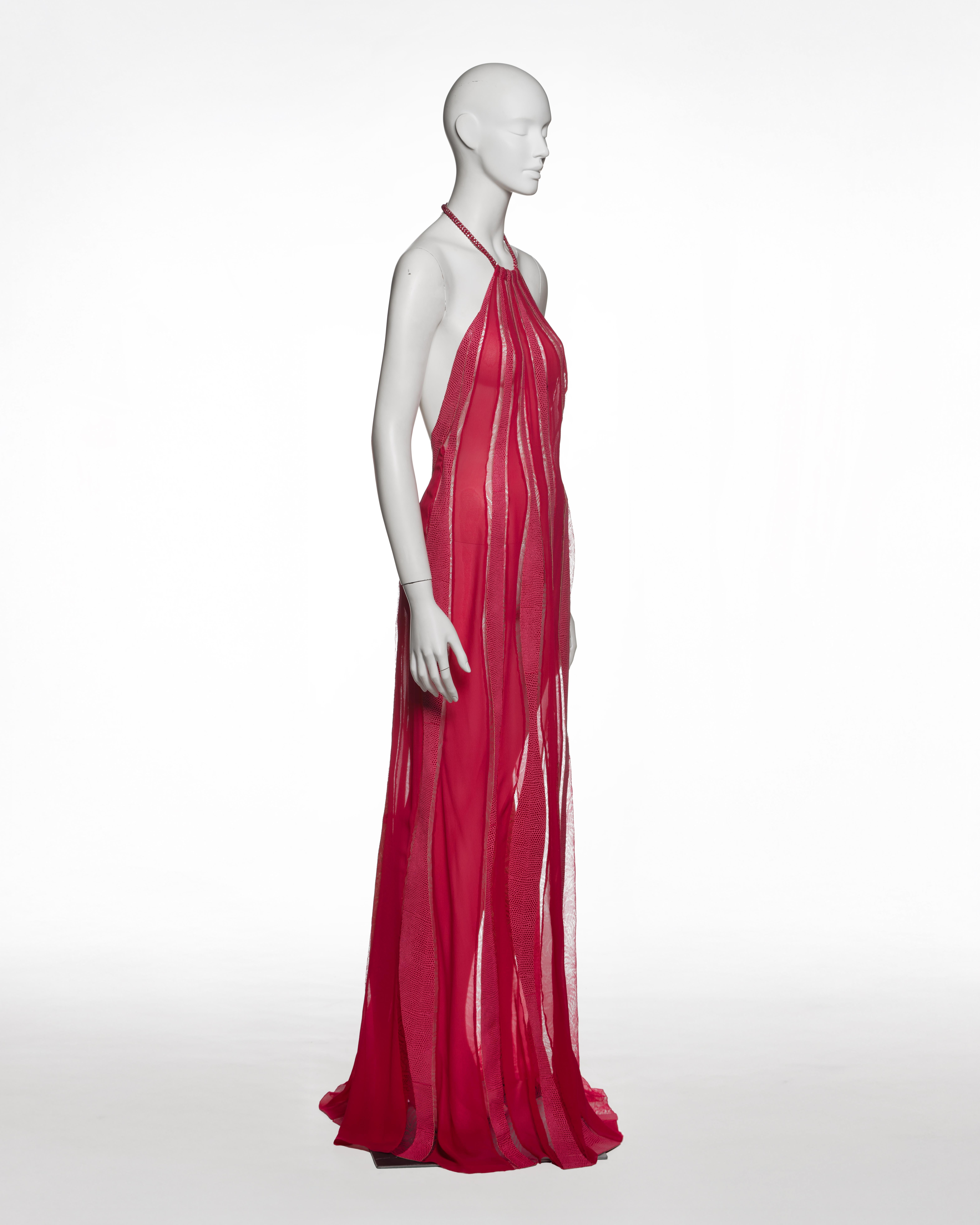 Robe de soirée Gianni Versace en soie fuchsia avec panneaux en cuir et dentelle, FW 2000 Pour femmes en vente