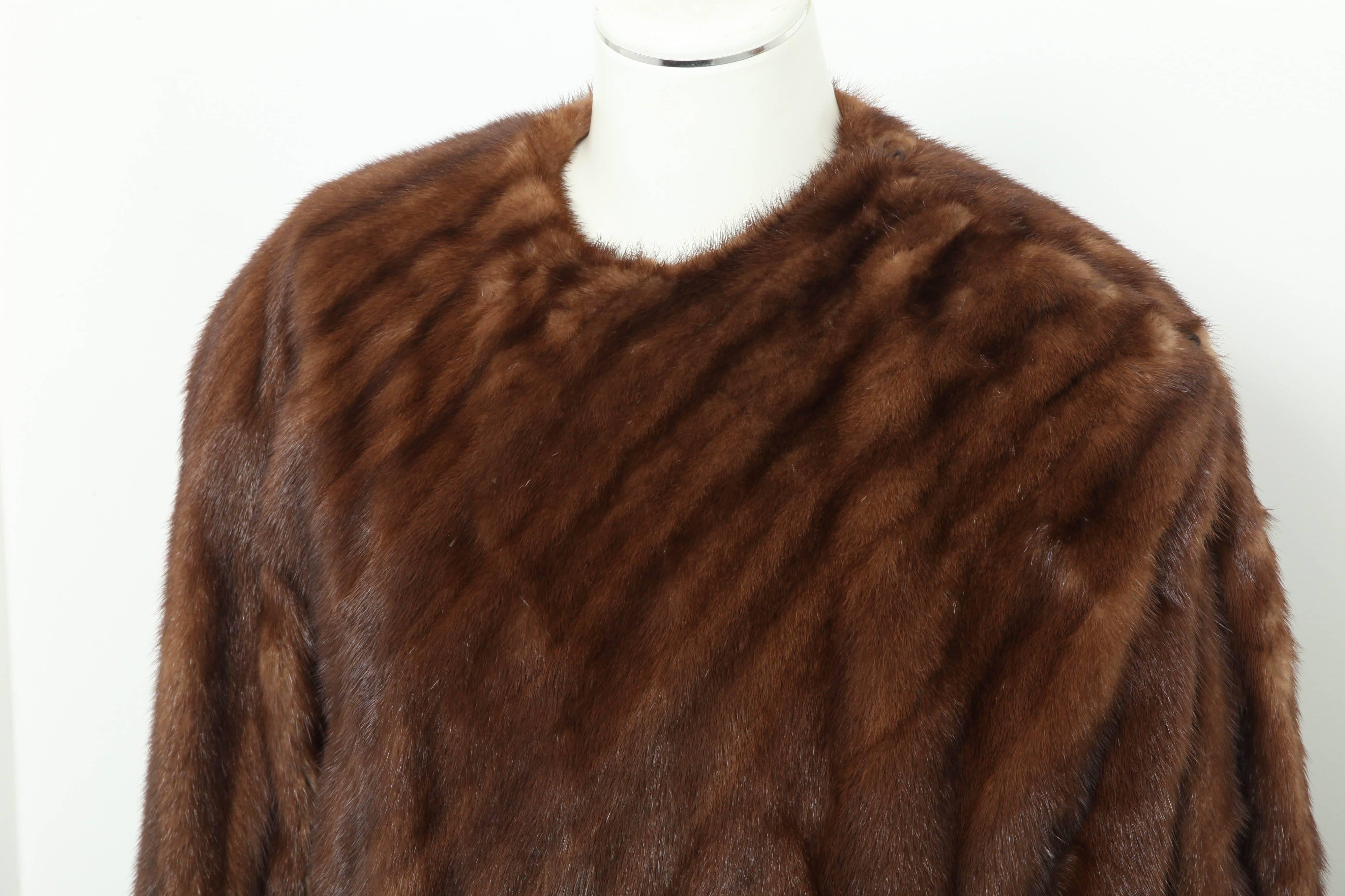 Amazing, very rare Gianni Versace mink fur coat in brown. Full-length. From 1990's but seldom worn and looks new. It has hidden hooks on one shoulder. Would fit 36-44