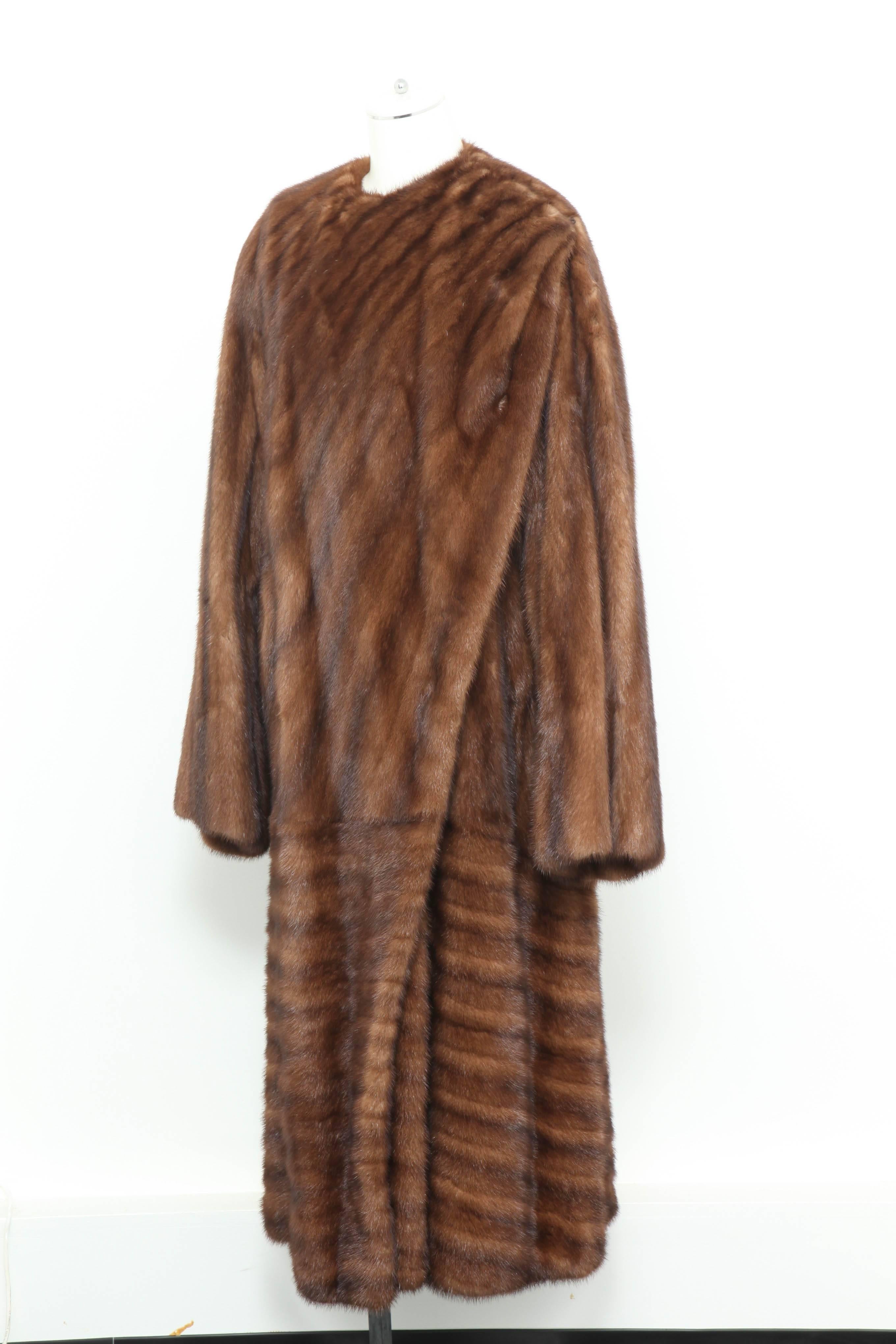 Gianni Versace Full-Length Mink Fur Coat In Excellent Condition For Sale In Chicago, IL