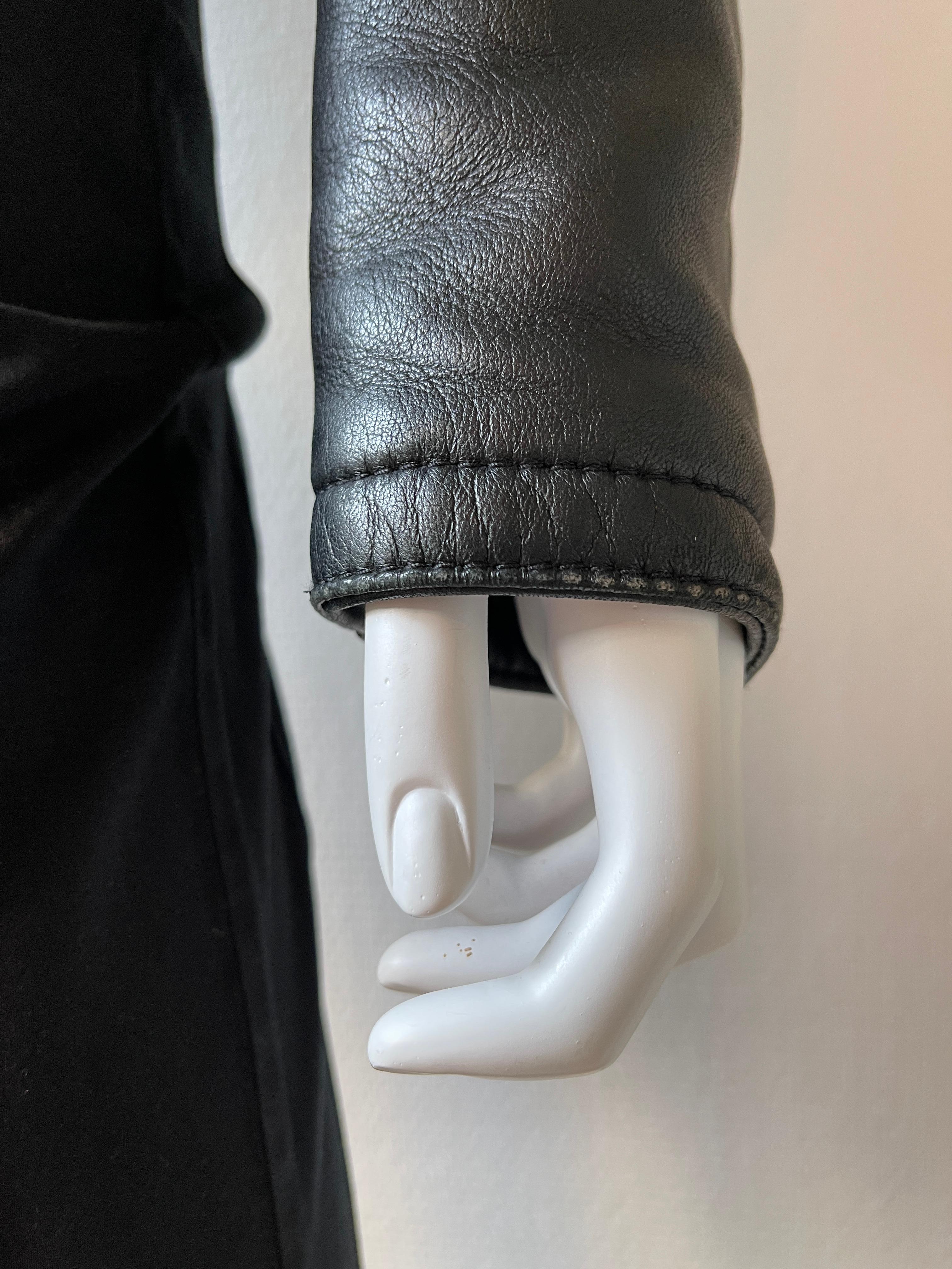 1990er Gianni Versace Lederjacke Vintage Biker Jacke vom Herbst/Winter 1994 Laufsteg im Angebot 7