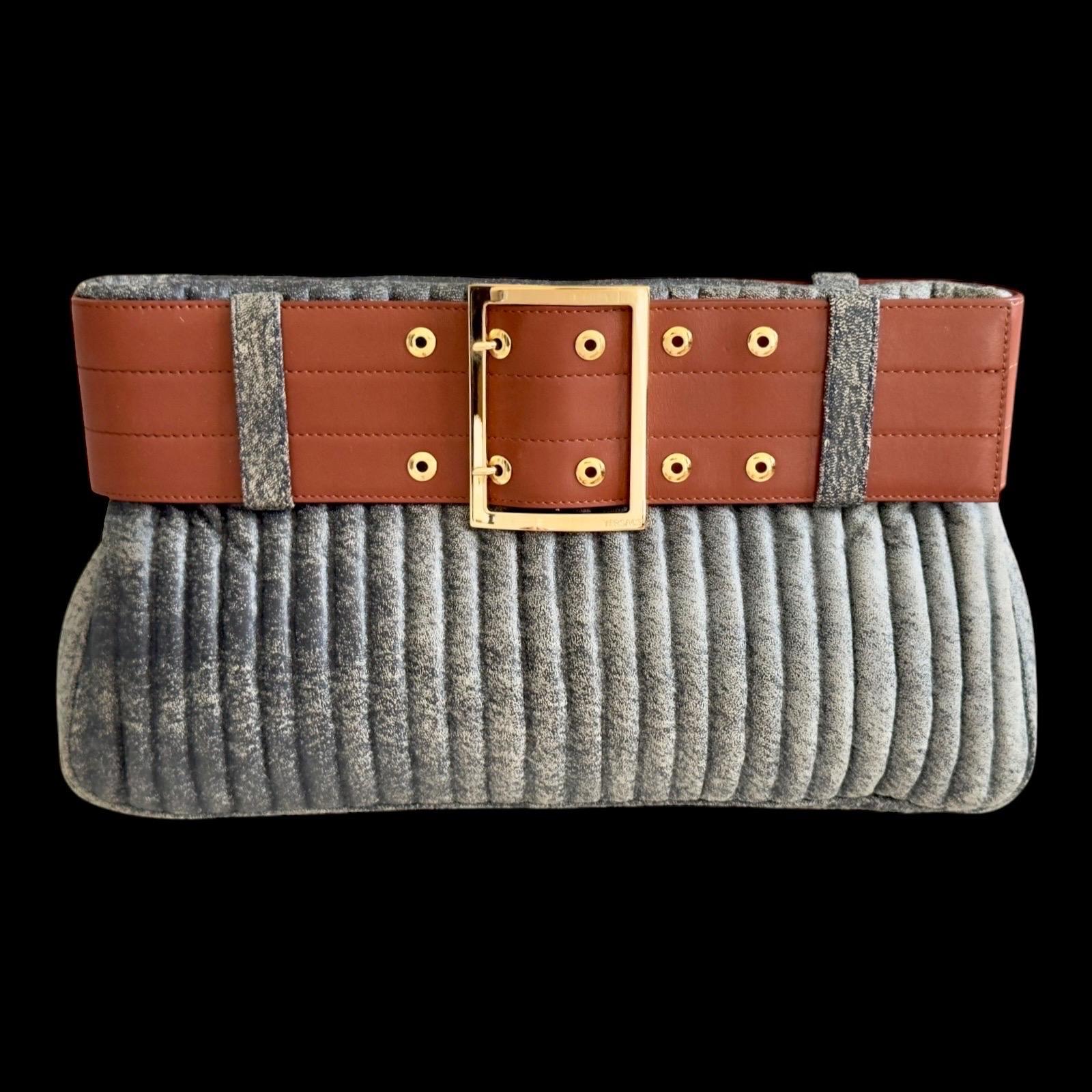 GIANNI VERSACE FW 2001 Bolso de mano y conjunto de botas de piel envejecida estilo Demin en Bueno estado para la venta en Switzerland, CH