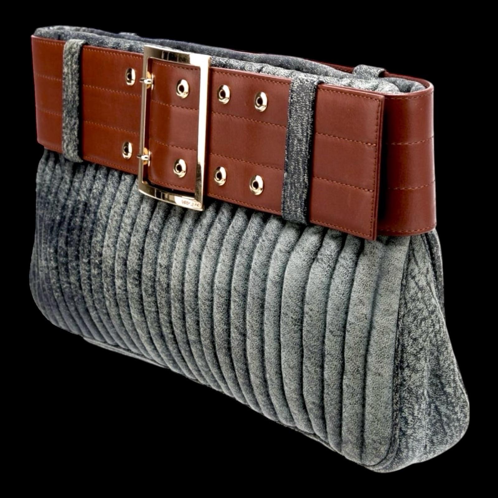 De las mujeres GIANNI VERSACE FW 2001 Bolso de mano y conjunto de botas de piel envejecida estilo Demin en venta