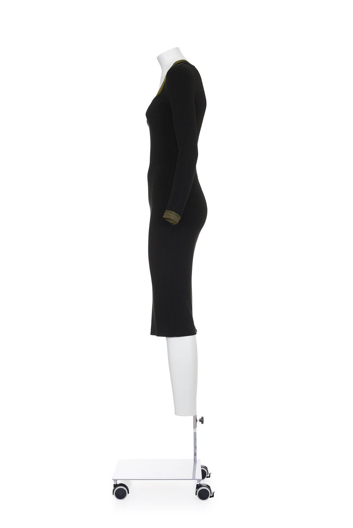 Fall Winter 1992 stretch mid length long sleeve dress by Gianni Versace.
Gold stitching.
Zip closure at back.
The composition is 68% viscose, 14% silk, 16% nylon and 2% lycra.

