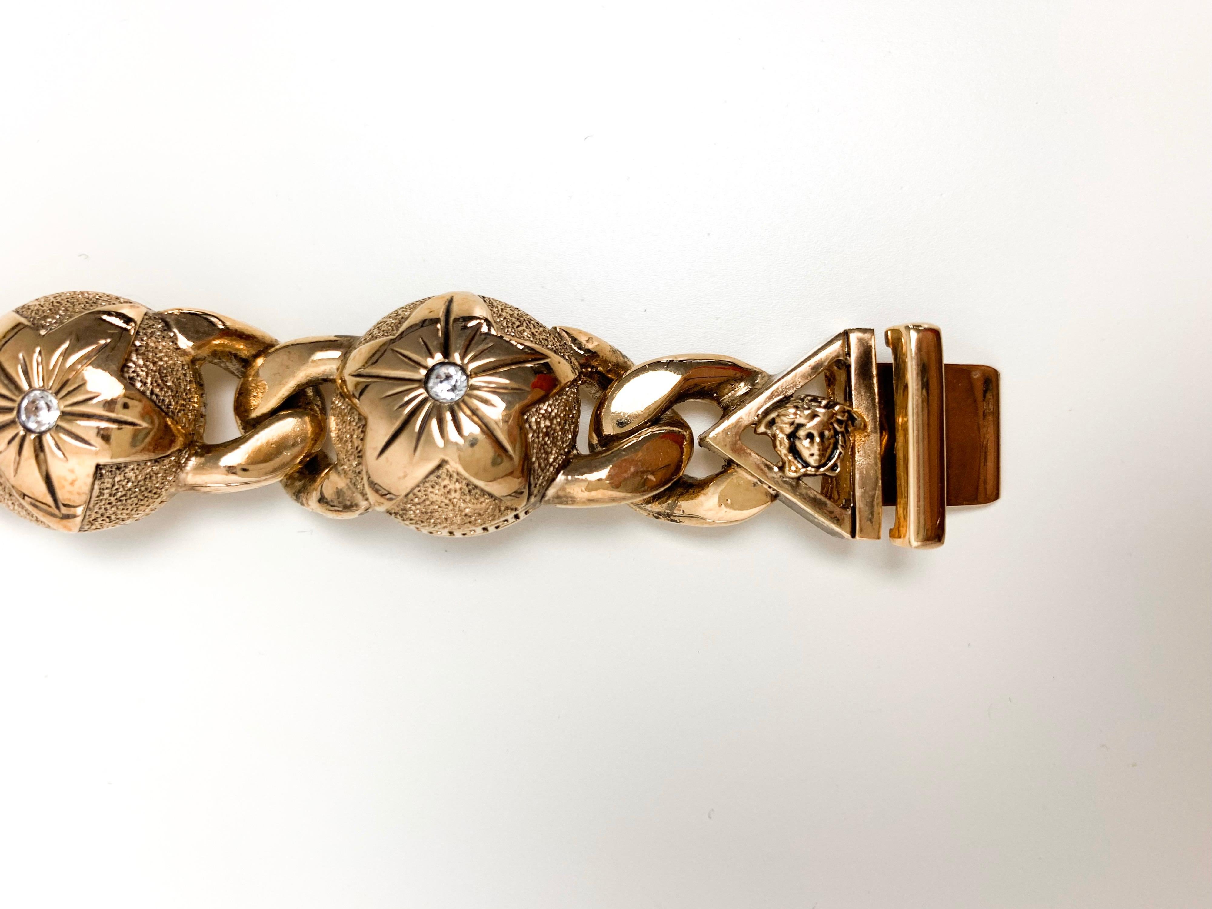Bracelet cercle et étoile en or de Gianni Versace  en vente 2