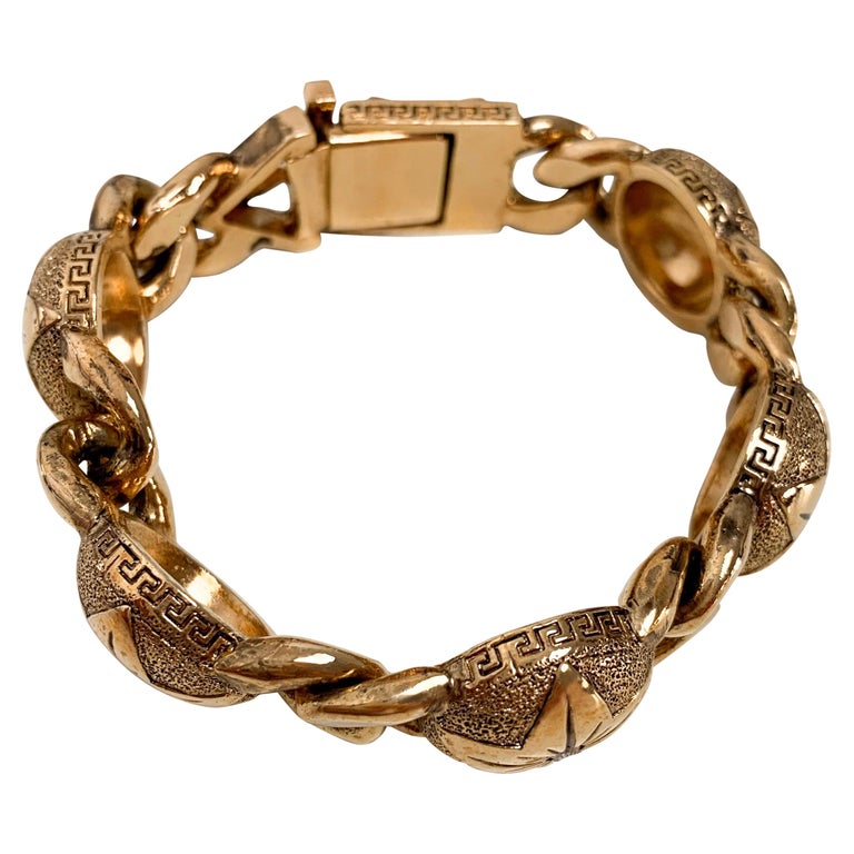 Gianni Versace gold circle and star bracelet For Sale at 1stDibs