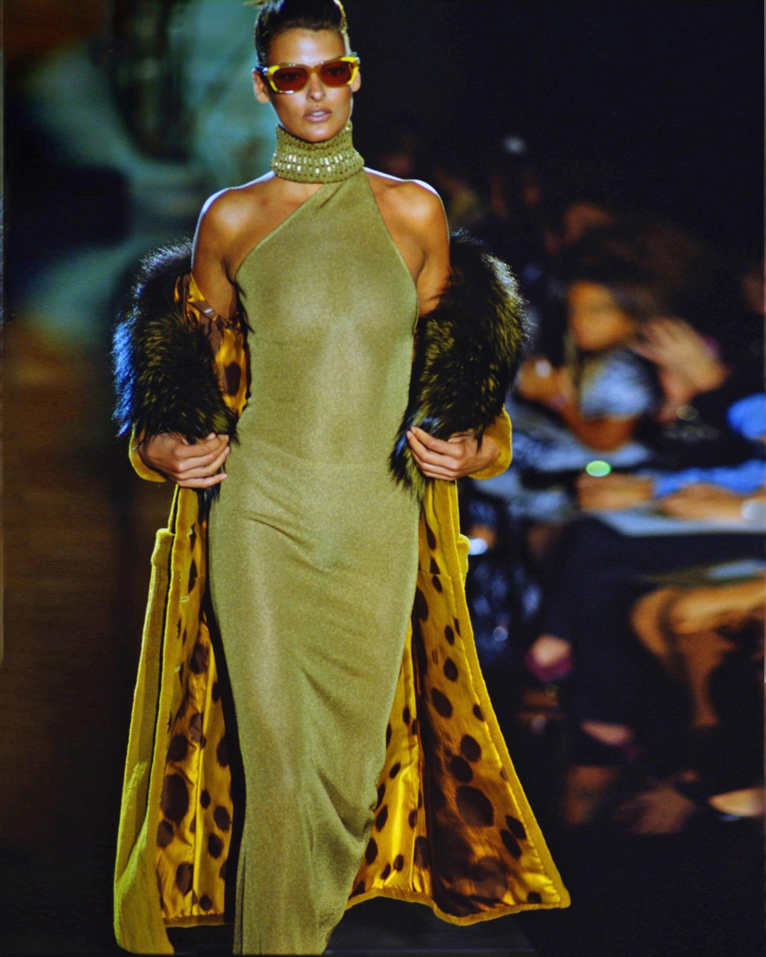 Gianni Versace vestido de noche asimétrico de punto dorado, fw 1996 Marrón en venta