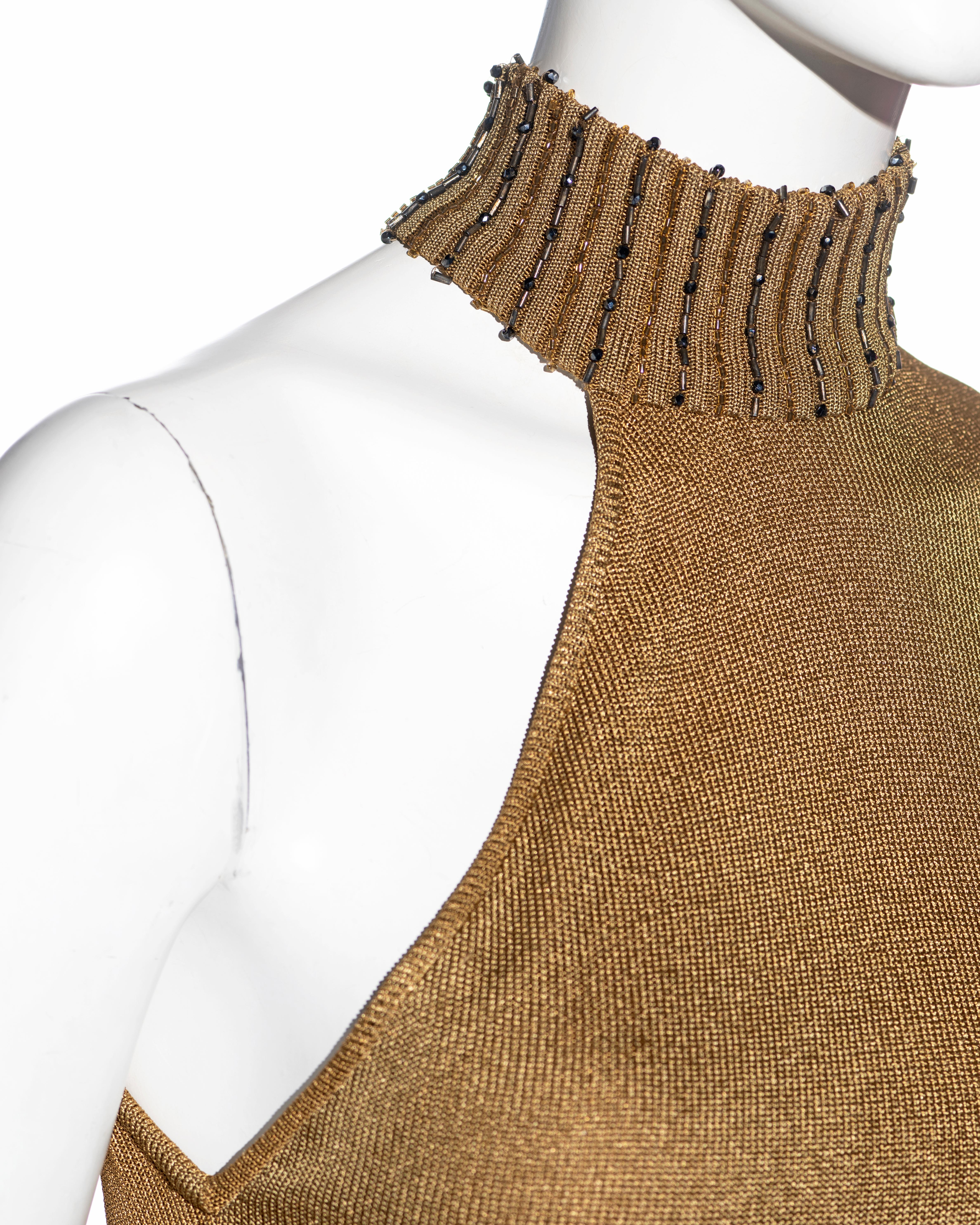 Gianni Versace vestido de noche asimétrico de punto dorado, fw 1996 en venta 4