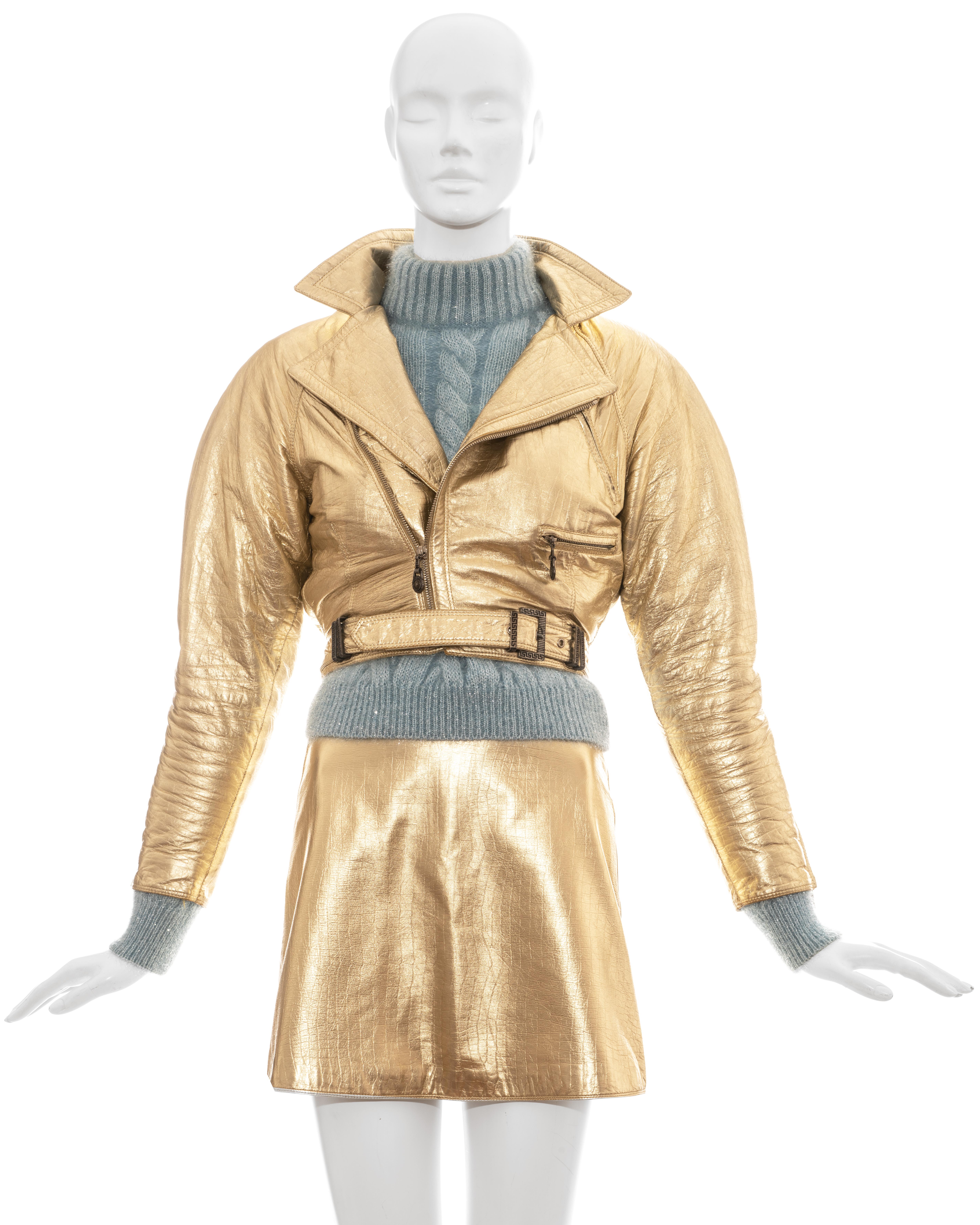 Costume jupe quatre pièces en cuir doré Gianni Versace, automne-hiver 1994 Bon état - En vente à London, GB