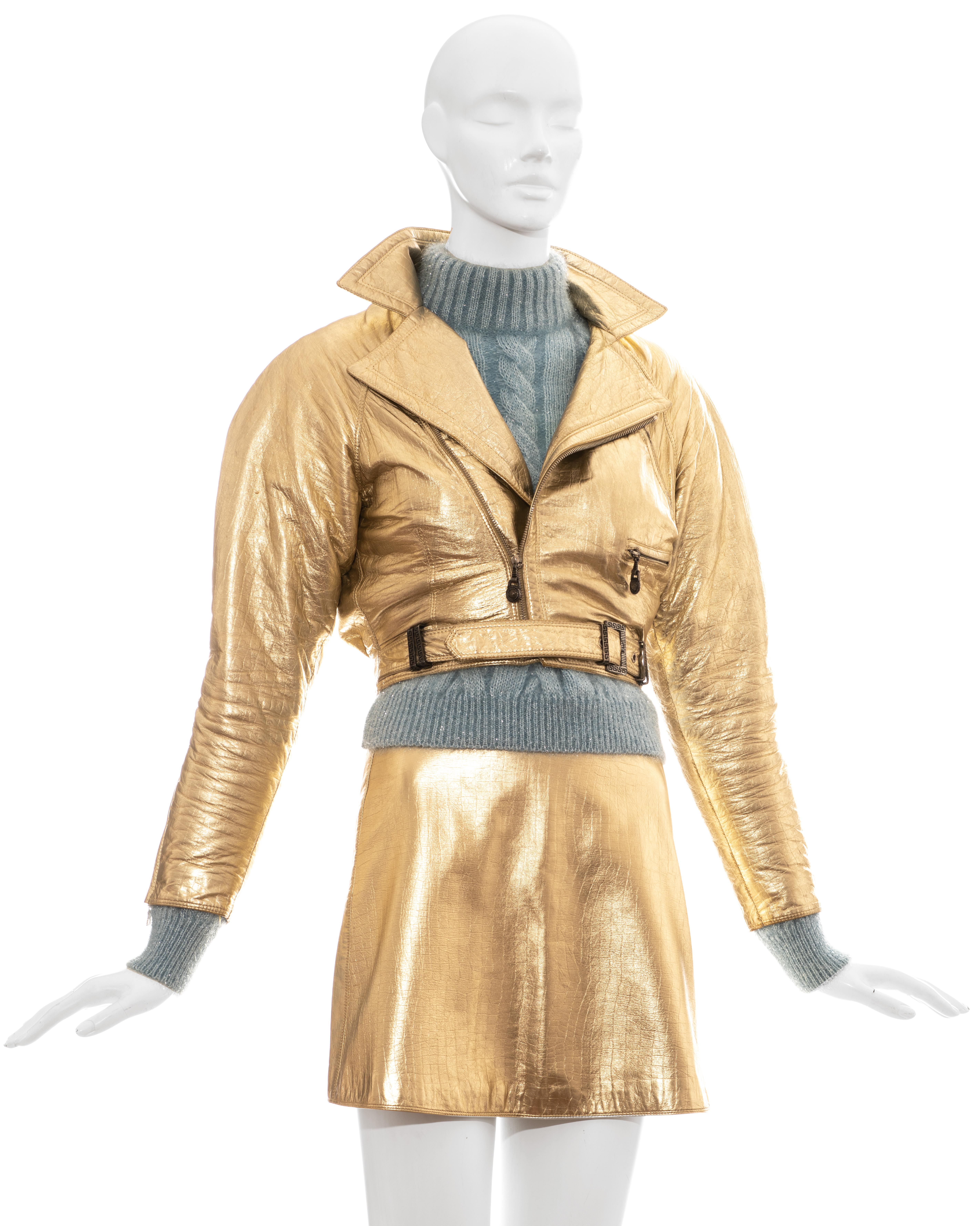 Costume jupe quatre pièces en cuir doré Gianni Versace, automne-hiver 1994 en vente 1