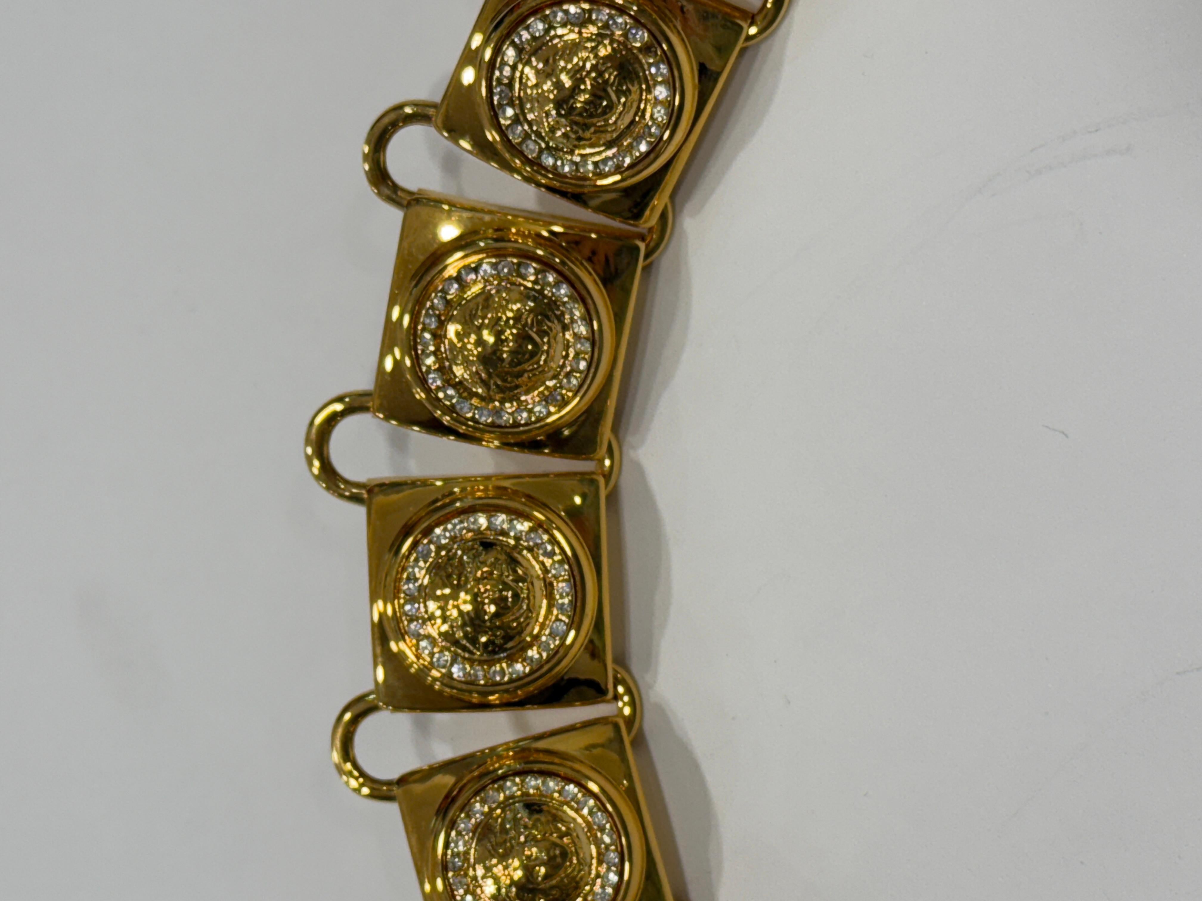 Marron Ceinture à chaîne carrée Gianni Versace, couleur or, années 1990 en vente