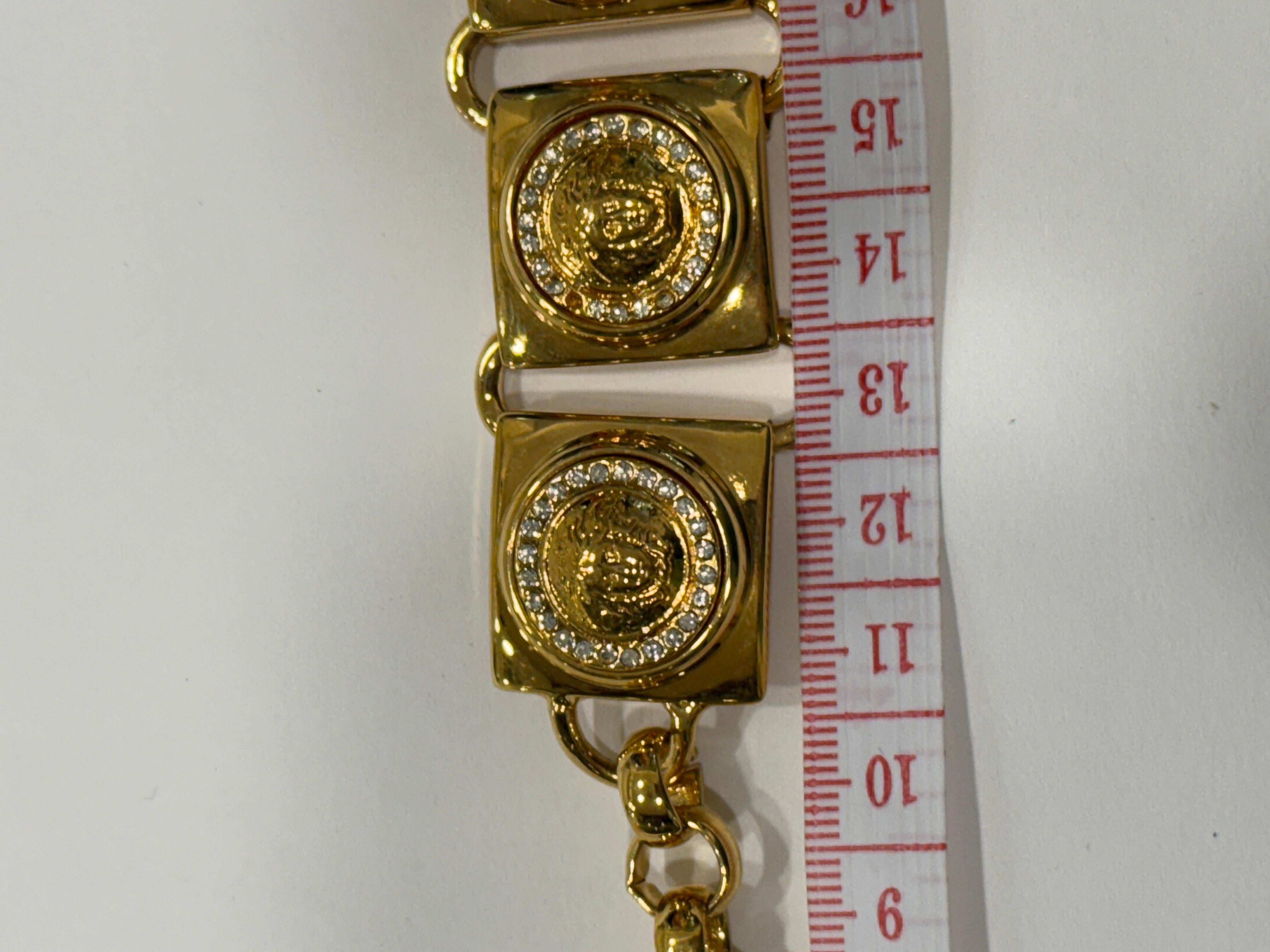 Ceinture à chaîne carrée Gianni Versace, couleur or, années 1990 en vente 1