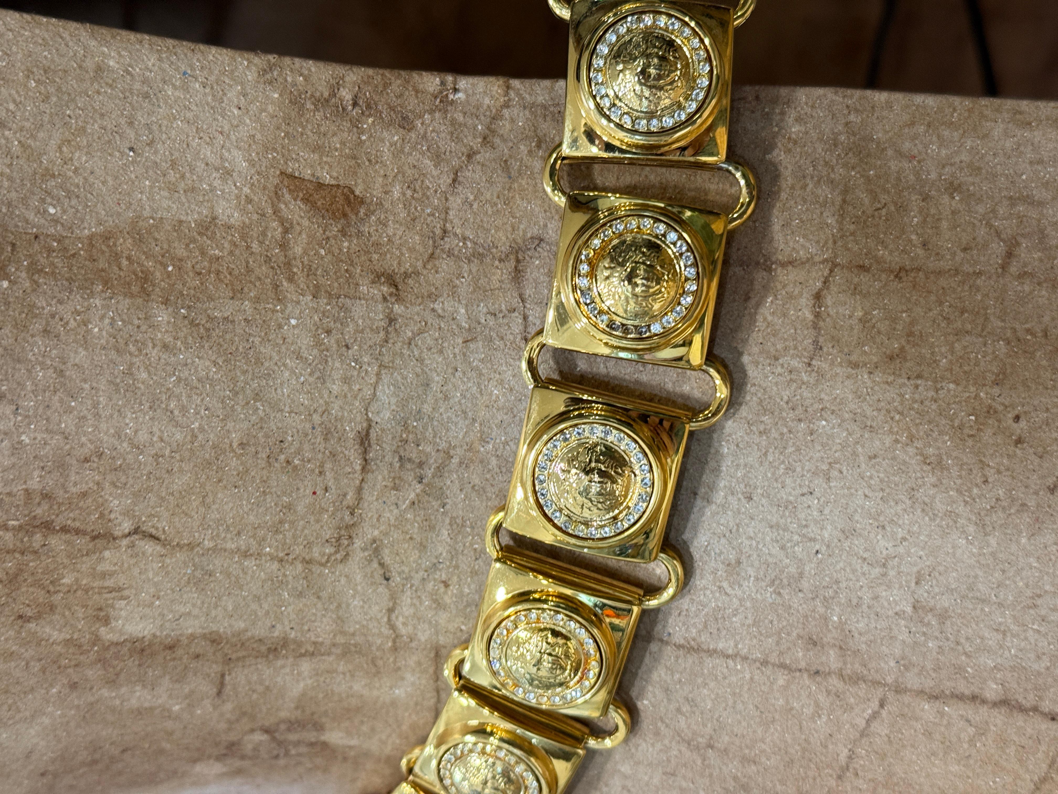 Ceinture à chaîne carrée Gianni Versace, couleur or, années 1990 en vente 3