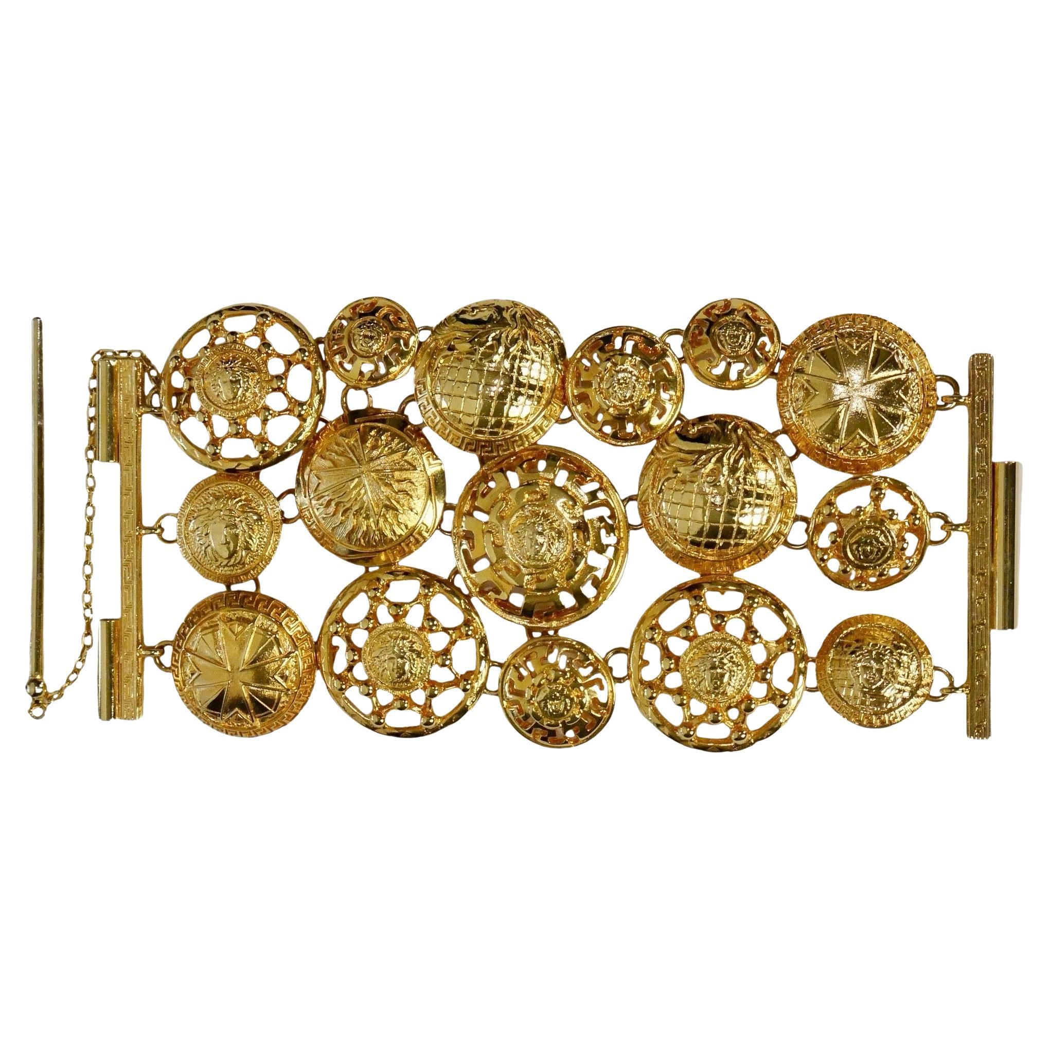 Gianni Versace bracciale a medaglione in metallo dorato 1990' in vendita