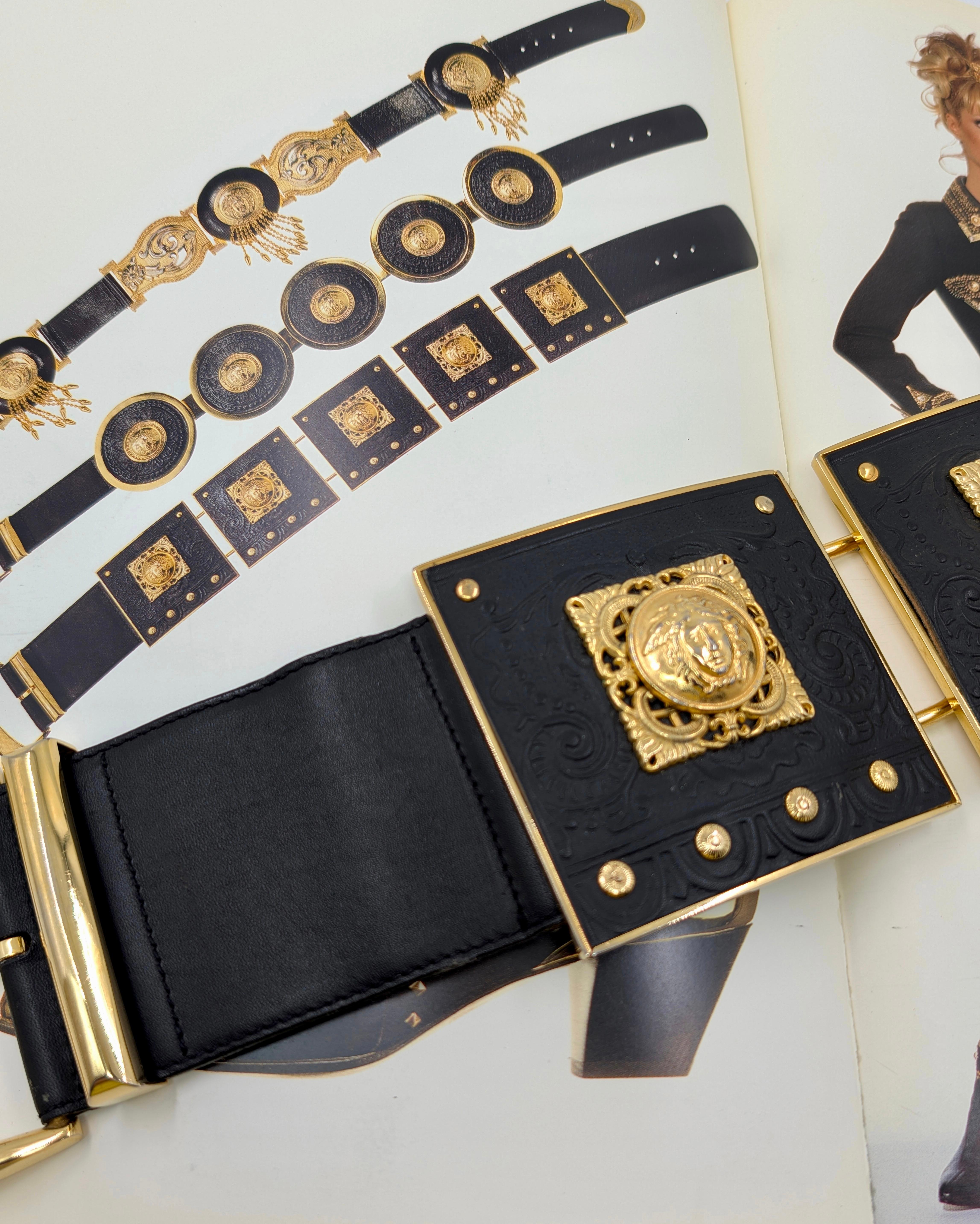 GIANNI VERSACE  great belt Bondage F/W  1992 en vente 13
