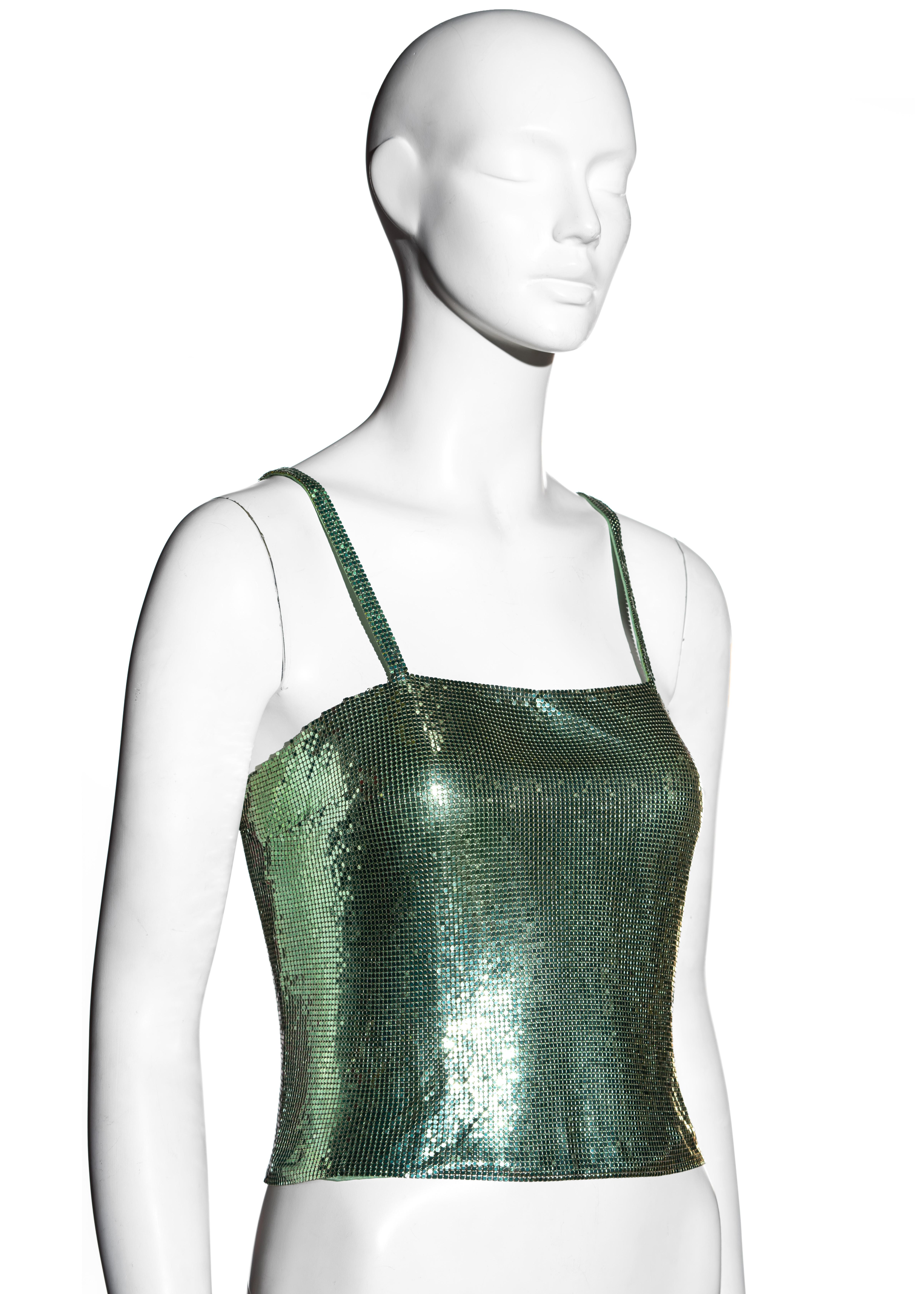 Top de soirée Gianni Versace en métal cotte de mailles vert oroton, Printemps-Été 2003 Pour femmes en vente