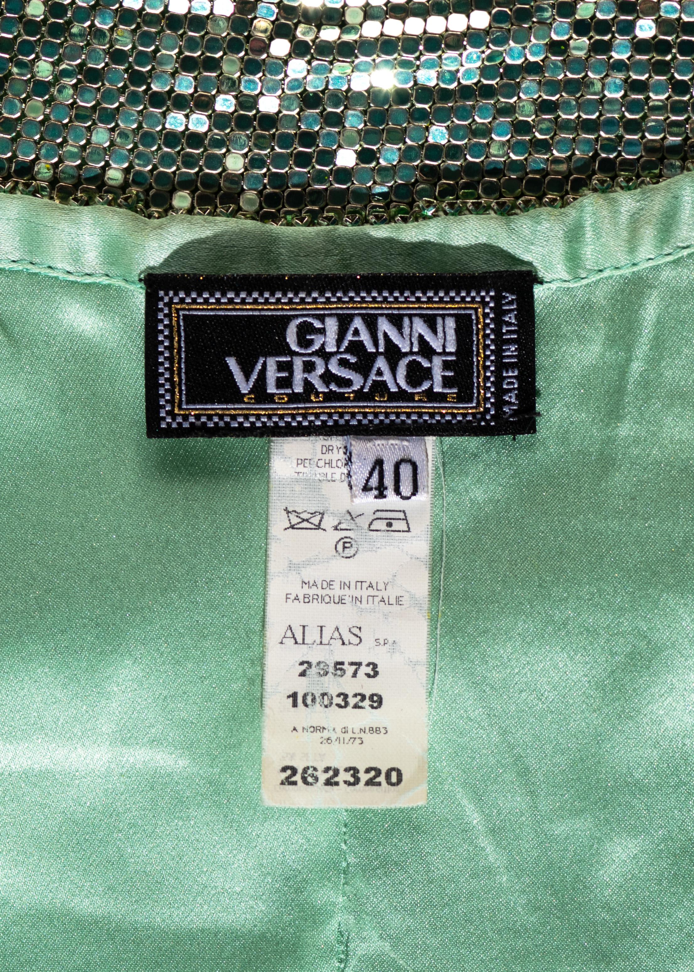 Top de soirée Gianni Versace en métal cotte de mailles vert oroton, Printemps-Été 2003 en vente 2