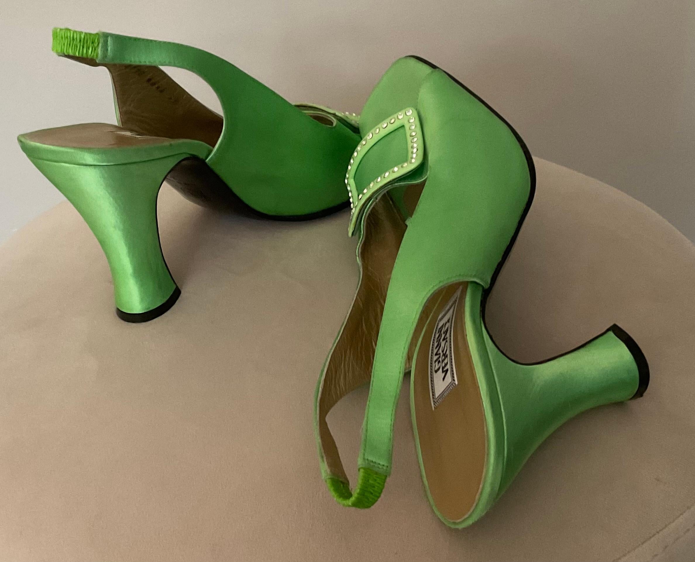 Gianni Versace, le slingback in Greene & Greene della collezione 1996 in passerella in vendita 5