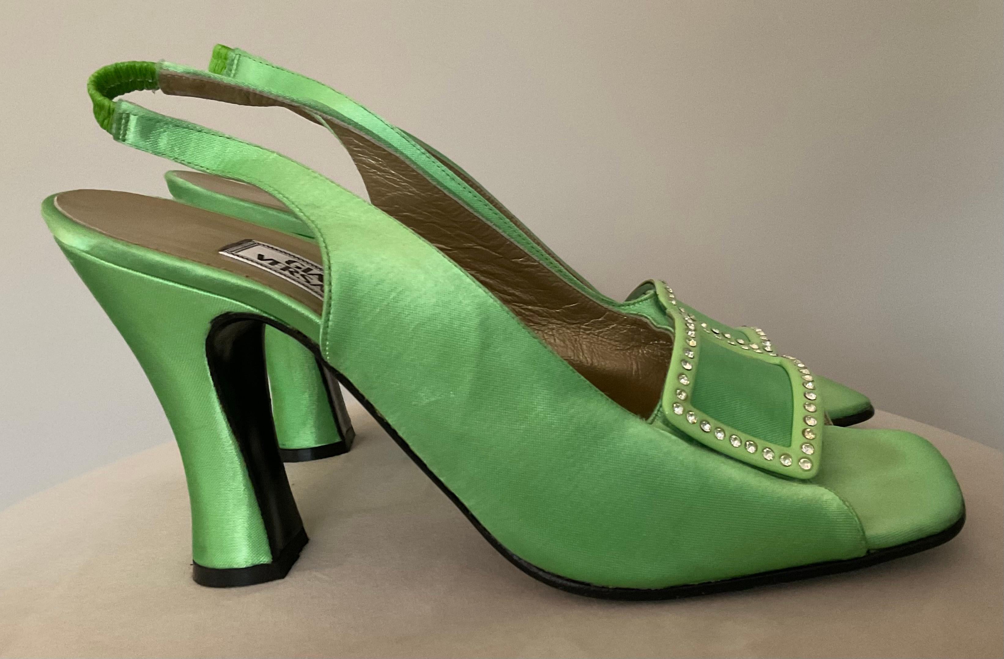 Verde Gianni Versace, le slingback in Greene & Greene della collezione 1996 in passerella in vendita
