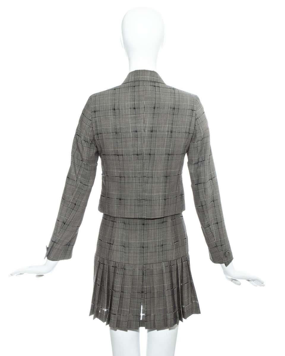 Jupe plissée et veste courte en laine à carreaux gris Gianni Versace, P/E 1994 en vente 5