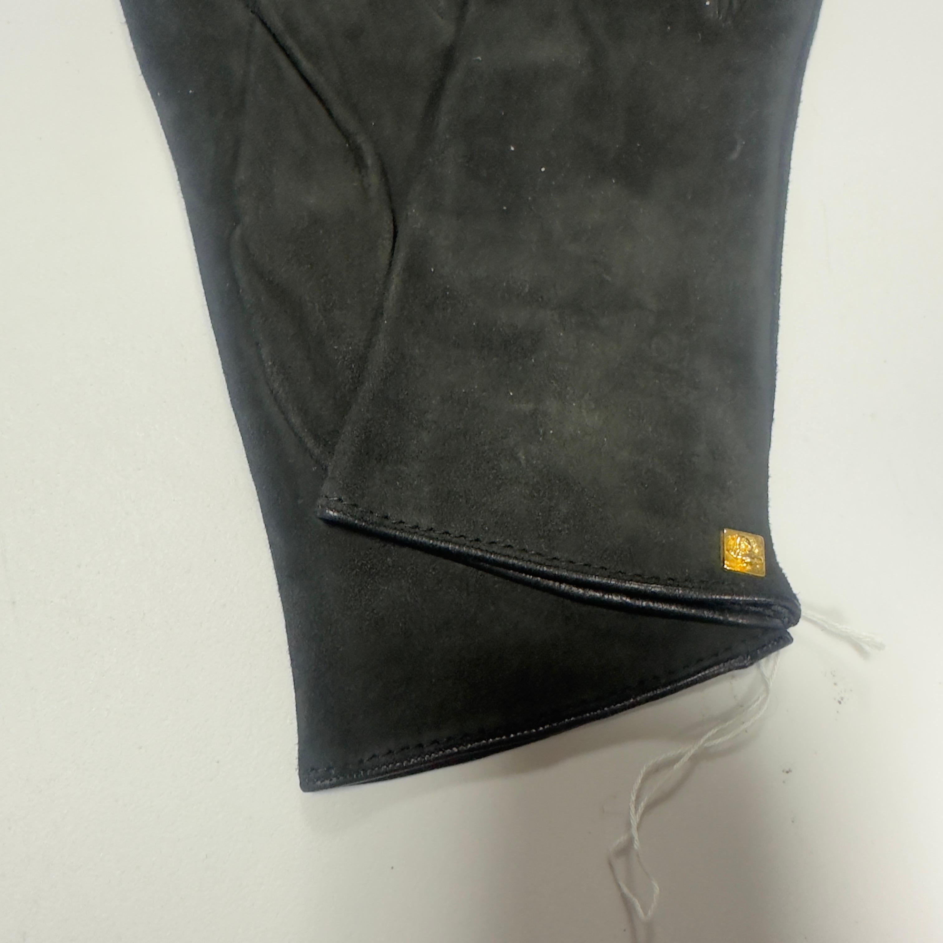 Gianni Versace - Guanti in pelle scamosciata con Medusa dorata (anni '90) (Schwarz) im Angebot