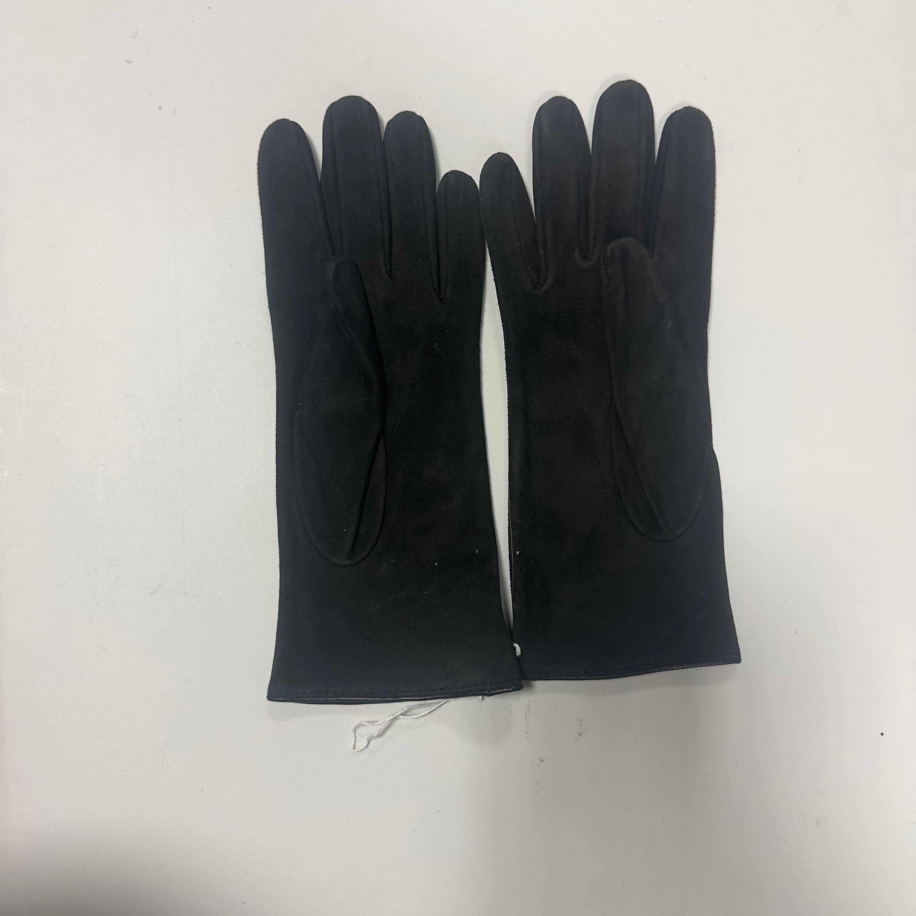 Gianni Versace - Guanti in pelle scamosciata con Medusa dorata (anni '90) im Zustand �„Hervorragend“ im Angebot in Basaluzzo, IT