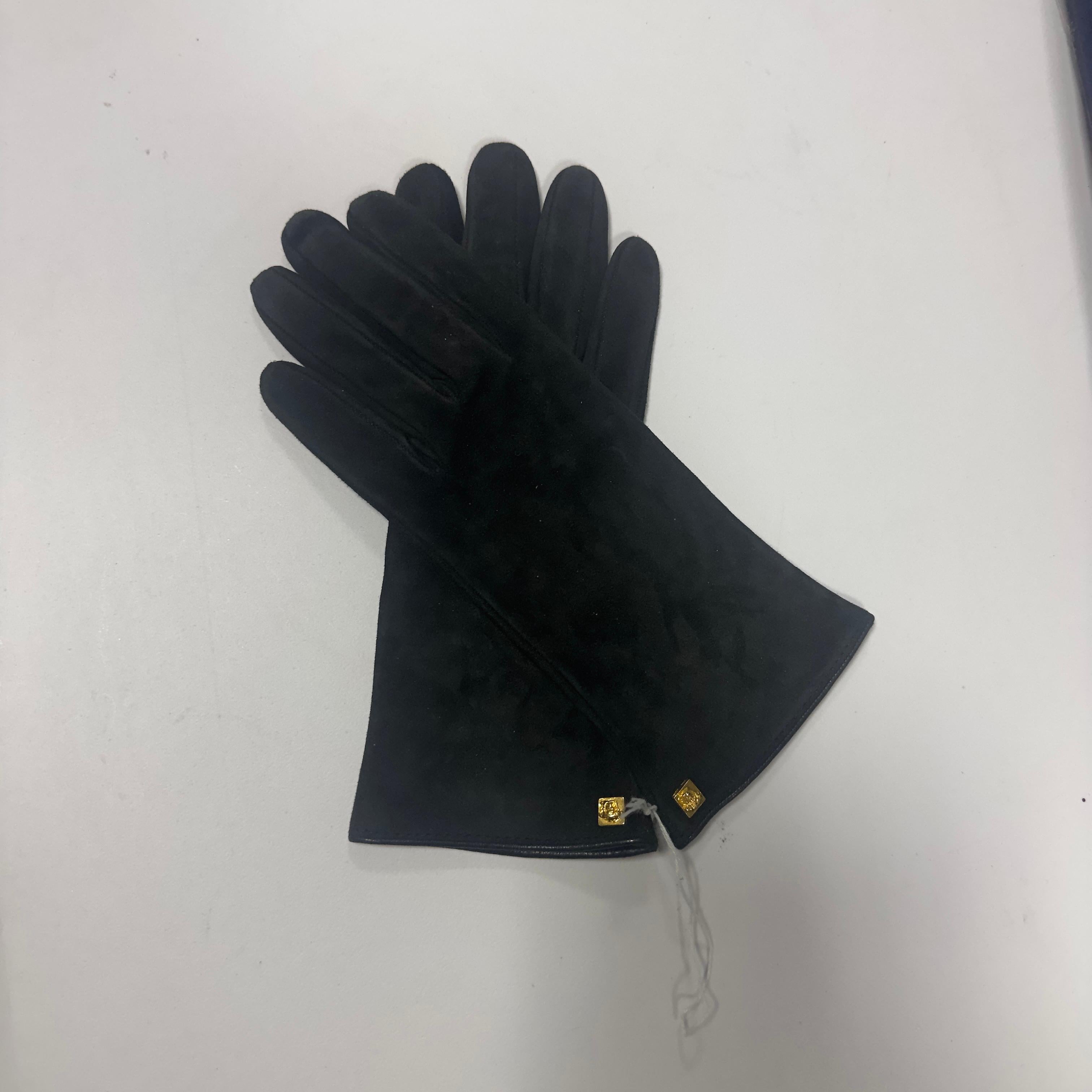 Gianni Versace - Guanti in pelle scamosciata con Medusa dorata (anni '90) im Angebot 4