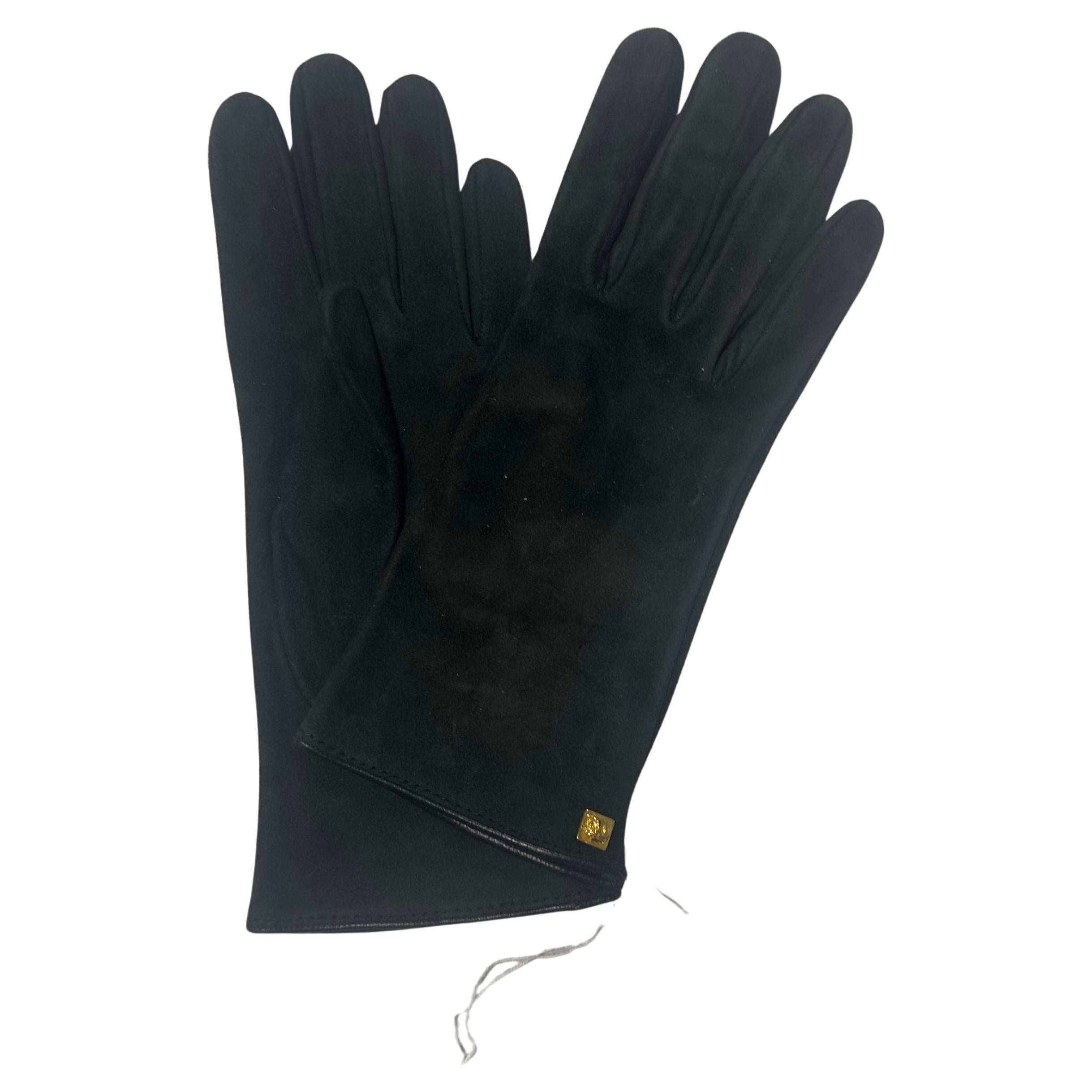 Gianni Versace - Guanti in pelle scamosciata con Medusa dorata (anni
90)