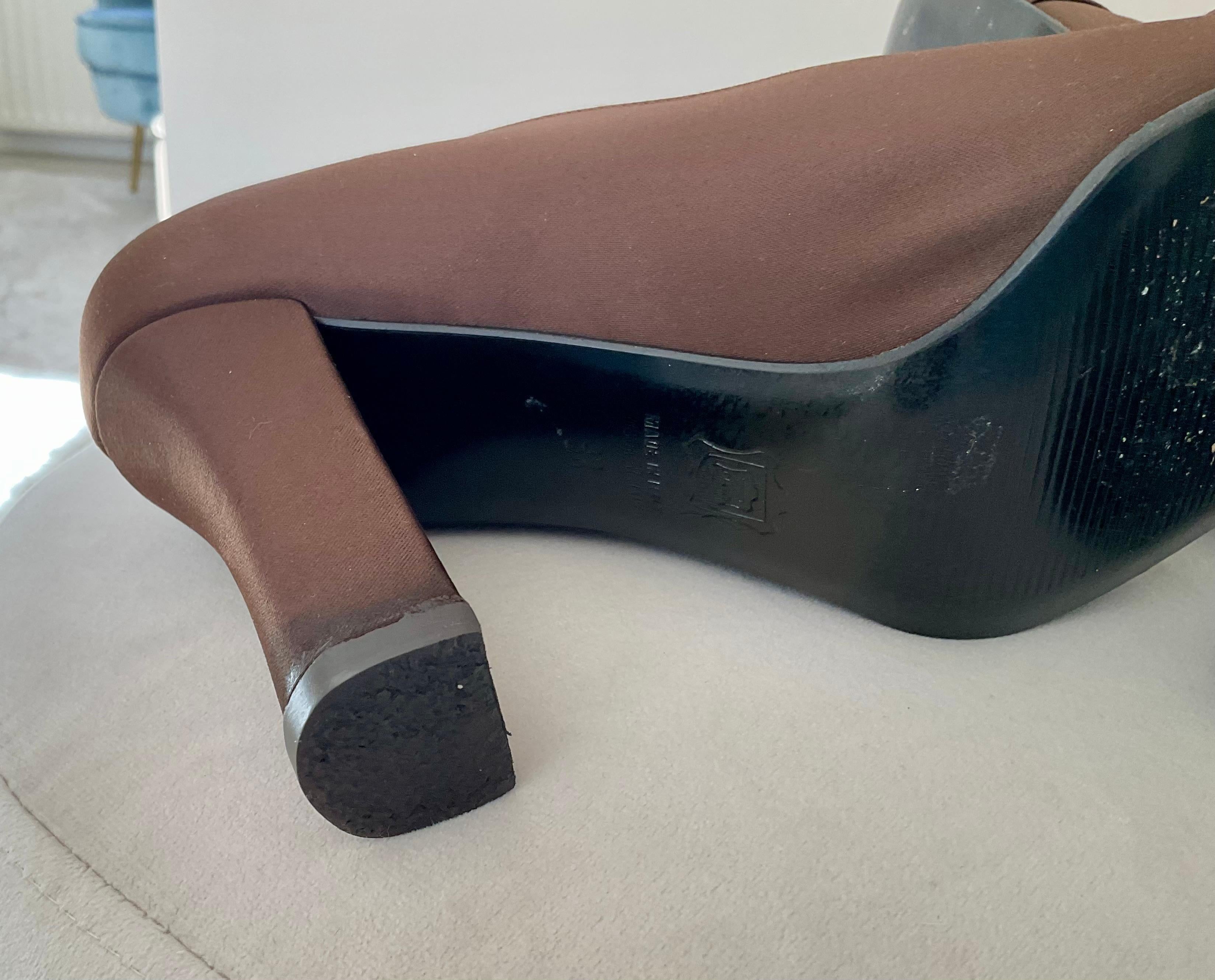 Gianni Versace Iconic F/W 1996 Braun Satin Pumps Diamanté Schnalle im Angebot 4