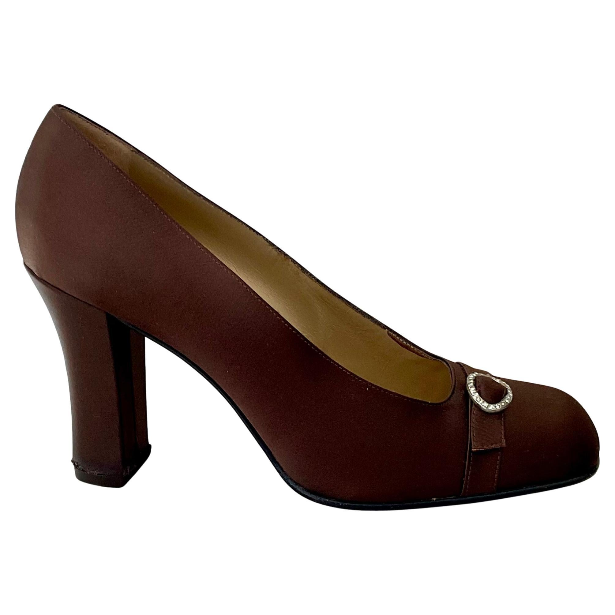 Gianni Versace Iconic F/W 1996 Bombas de raso marrón Hebilla de diamantes