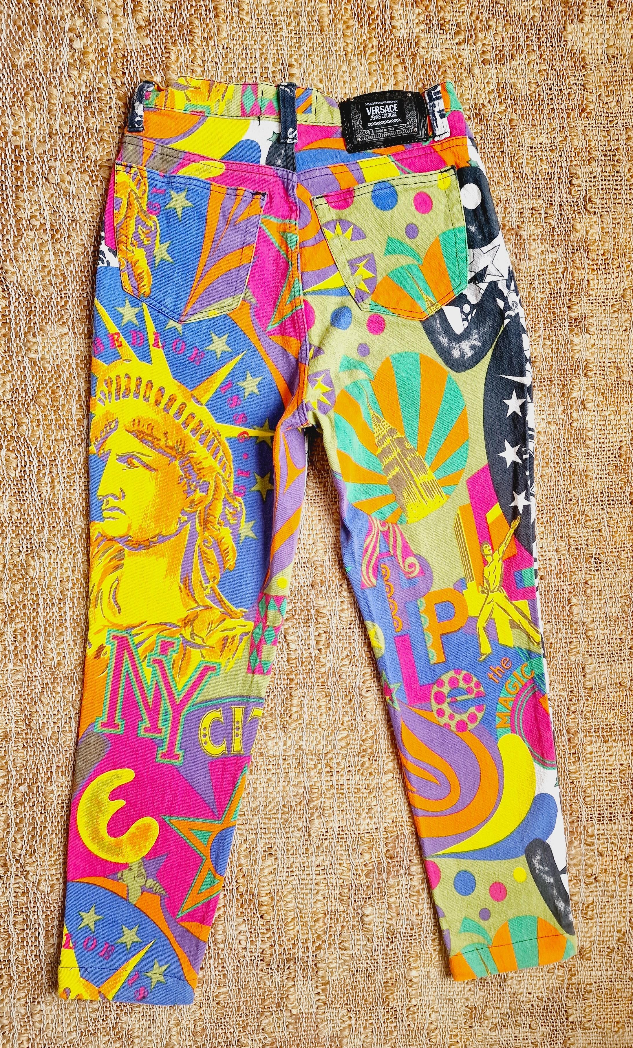 Gianni Versace Jeans Couture 90s Manhattan New York City Graffiti Small Pants In Excellent Condition For Sale In PARIS, FR