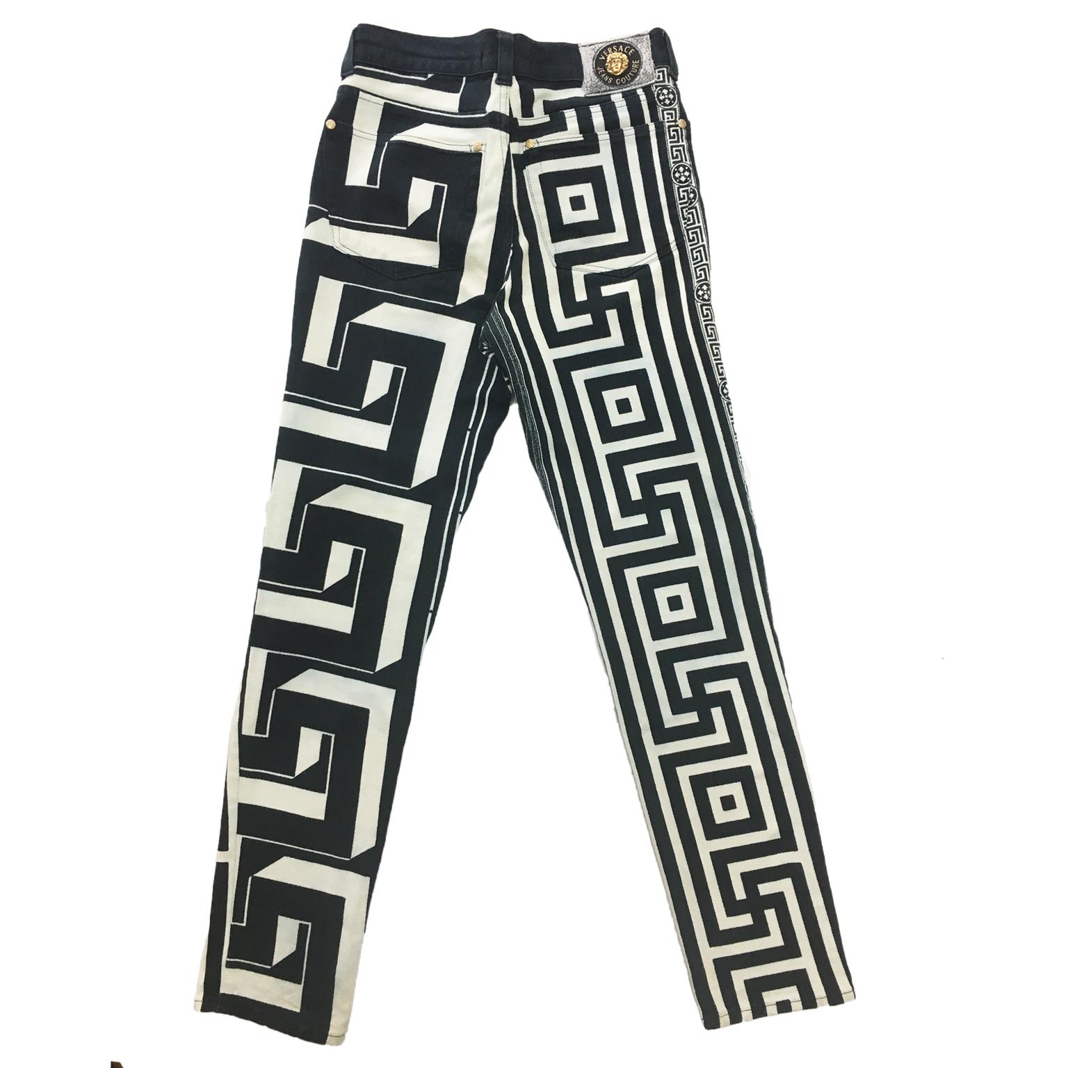 Gianni Versace dark indigo and white printed denim trouser from iconic collection Spring Summer 1992. 
Size : 30 / 44

Waist : 39 cm
side seam : 107 cm

