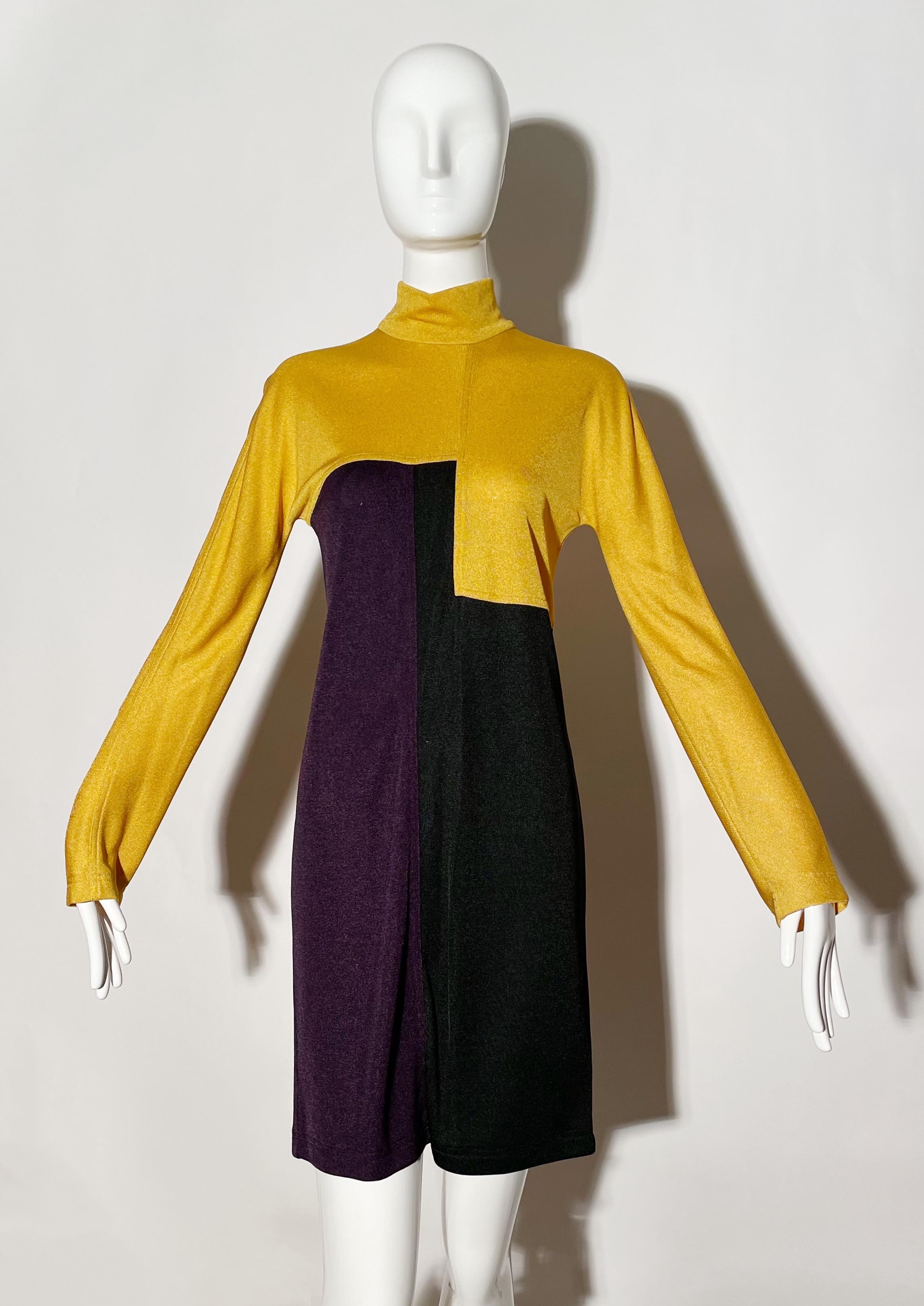 Colorblock knit long sleeve dress. Rear zipper. Stretchy knit. Made in Italy. 

*Condition: excellent vintage condition. No visible flaws.

Measurements Taken Laying Flat (inches)—
Shoulder to Shoulder: 17 in.
Bust: 34 in.
Waist: 30 in.
Hip: 33