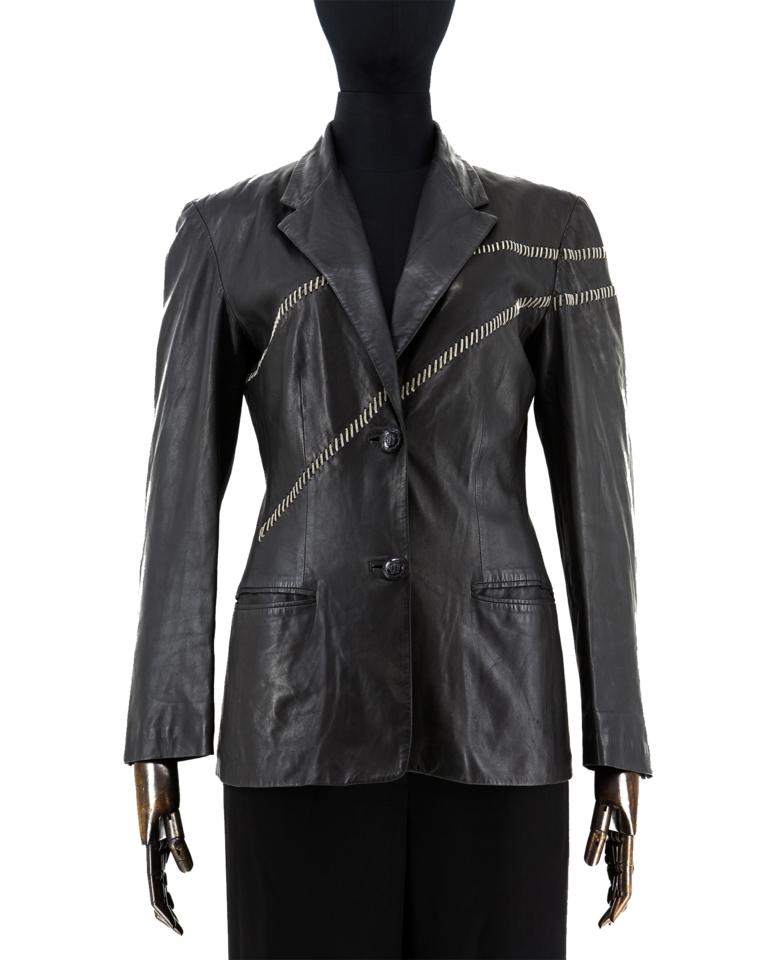 Gianni Versace - Blazer en cuir avec surpiqûres en chaîne en vente 10