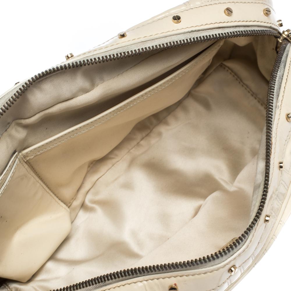 Gianni Versace Light Cream Quilted Patent Leather Bowler Bag In Good Condition In Dubai, Al Qouz 2