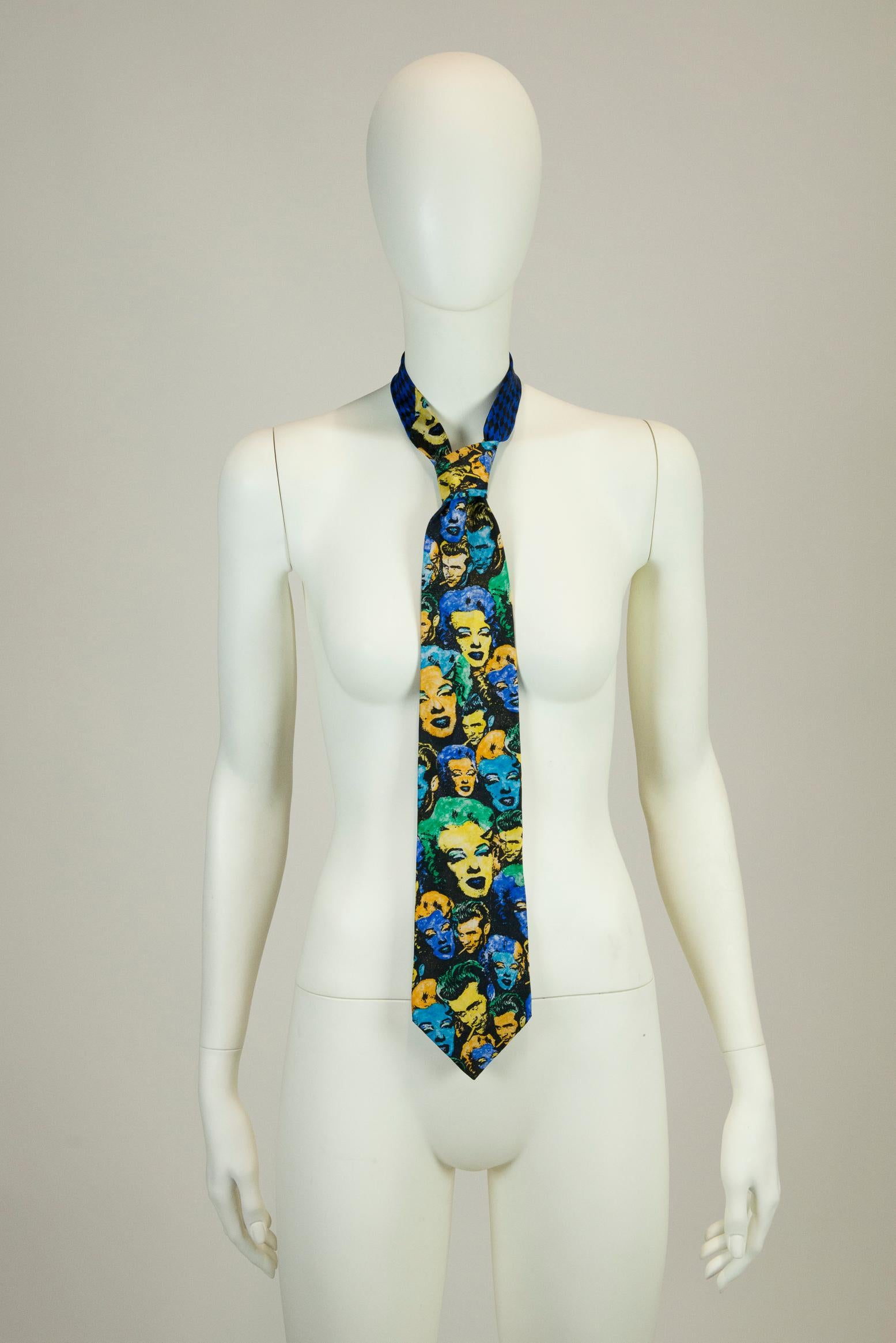 Gianni Versace Marilyn & James Dean Print Silk Neck Tie In Excellent Condition For Sale In Geneva, CH