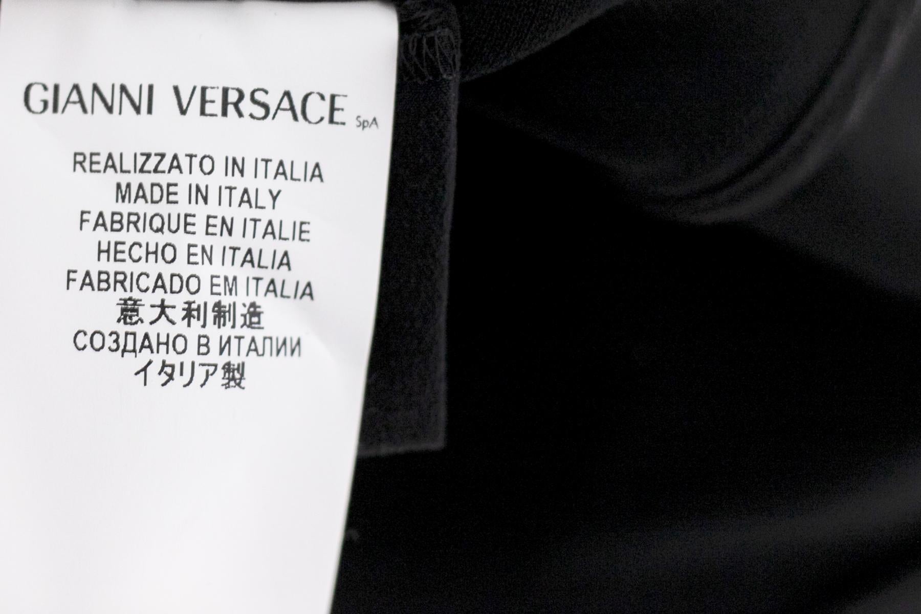 Gianni Versace - Robe fourreau noire « Méduse » en vente 2