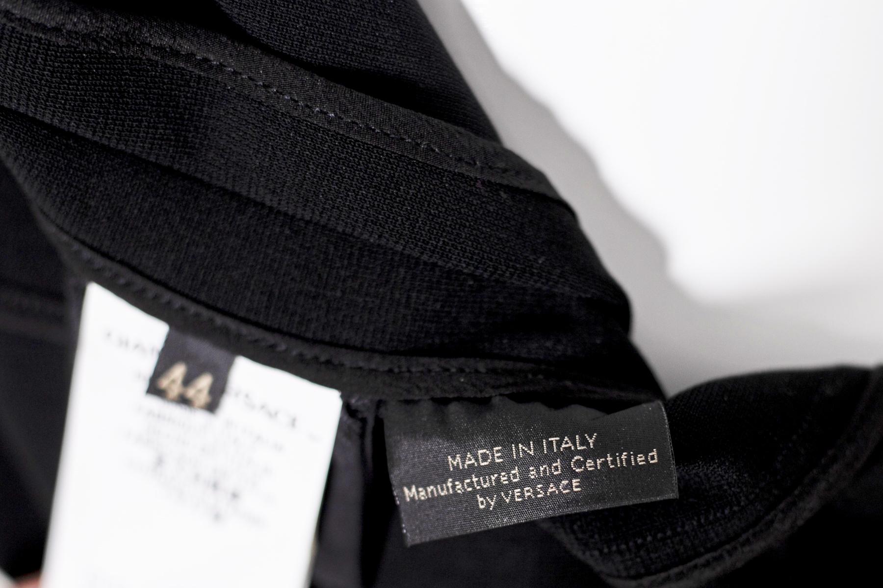 Gianni Versace - Robe fourreau noire « Méduse » en vente 3